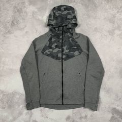 Nike tech fleece hot sale camo hoodie