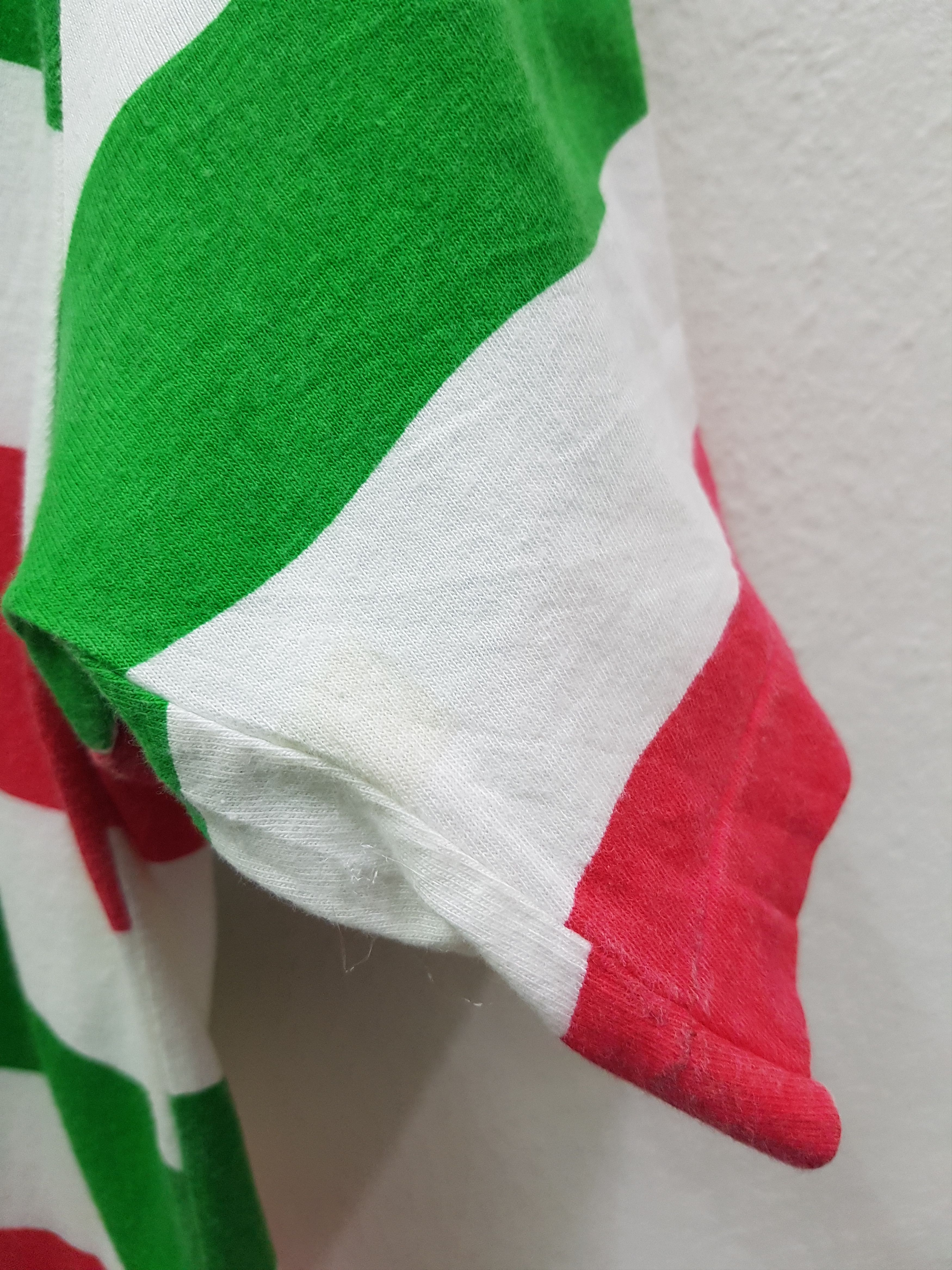 Vintage Vintage Poco Loco Club Cancun Multicolour Stripe T-shirts Size US L / EU 52-54 / 3 - 7 Thumbnail