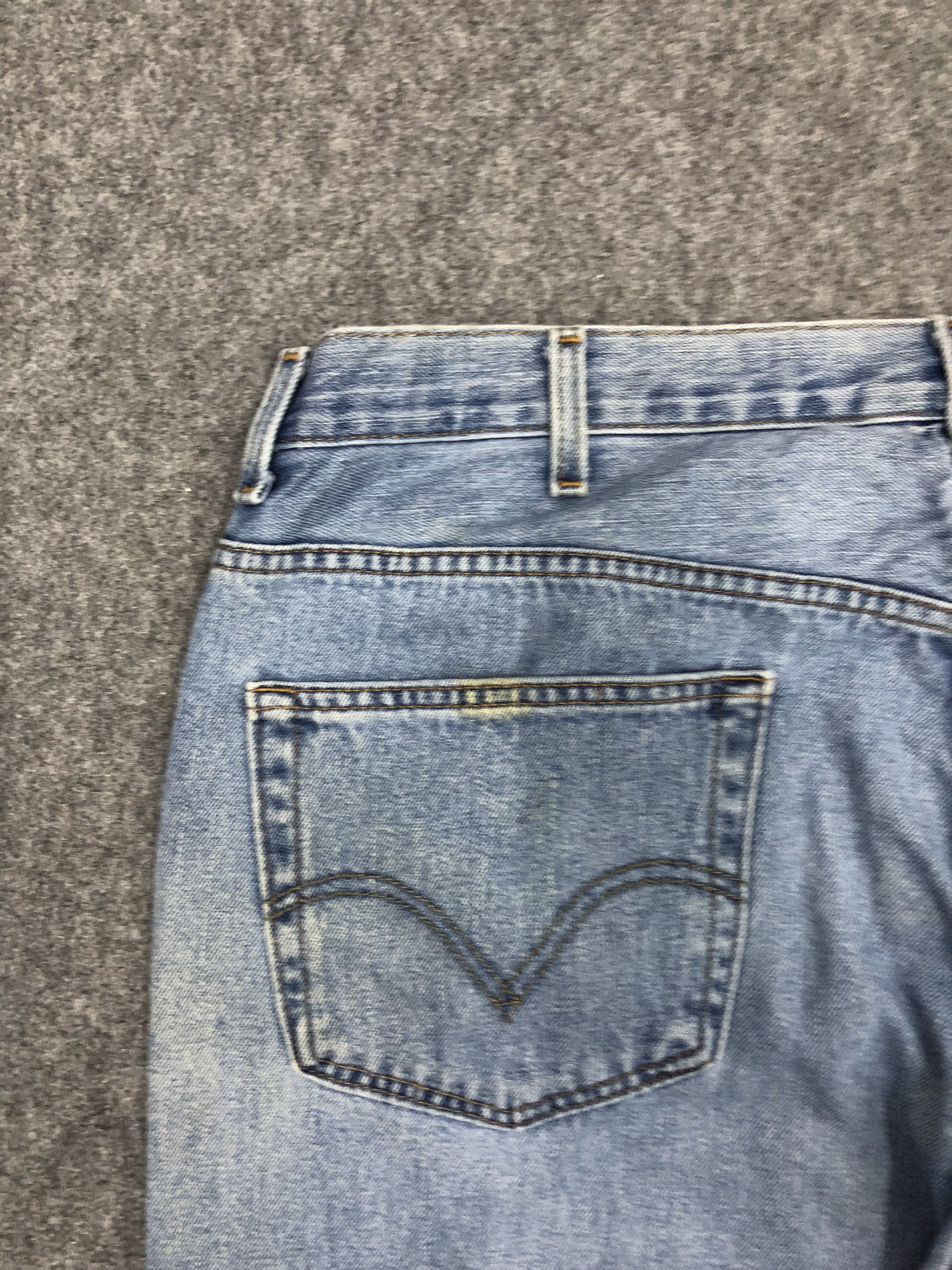 Levi's Vintage Levis 550 Light Wash Jeans DP0935 Size US 43 - 13 Thumbnail