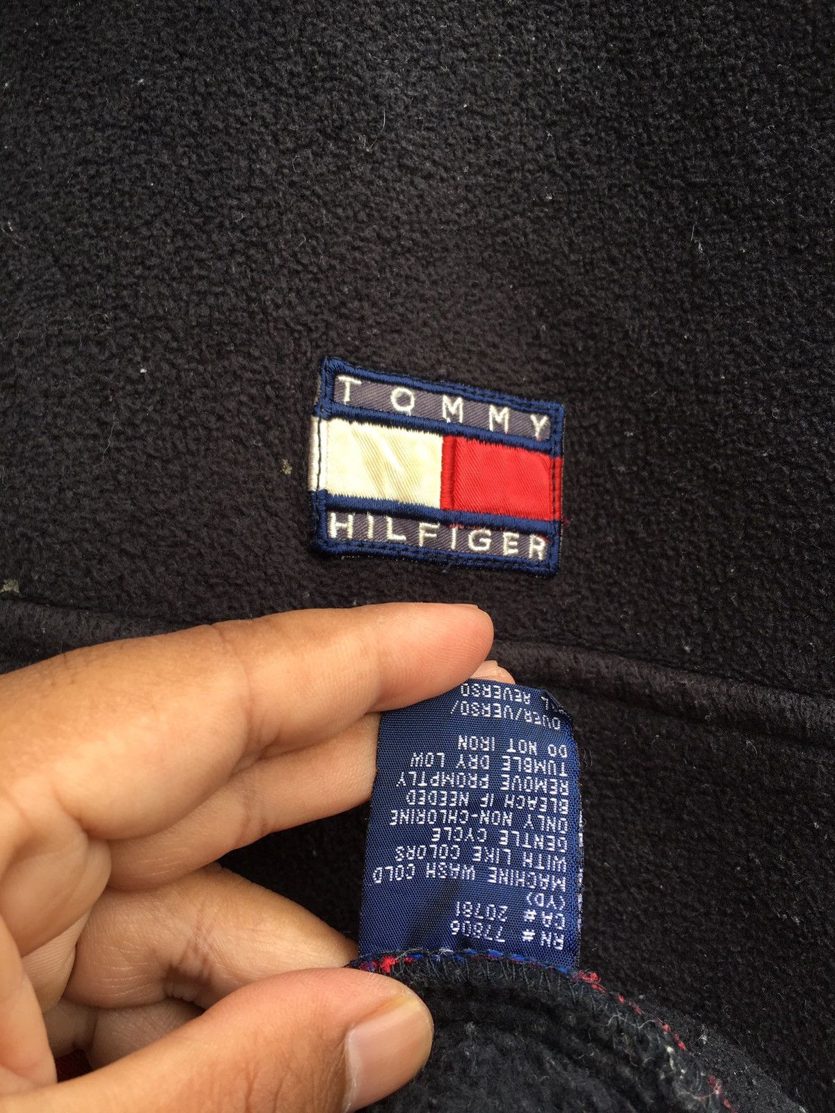 Tommy Hilfiger Vintage Tommy Hilfiger Fleece Sweater Size US L / EU 52-54 / 3 - 10 Thumbnail
