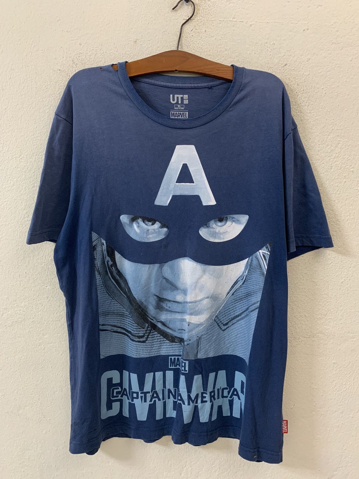Marvel Comics Uniqlo x Marvel Captain America Civil War Tee Size US XL / EU 56 / 4 - 1 Thumbnail