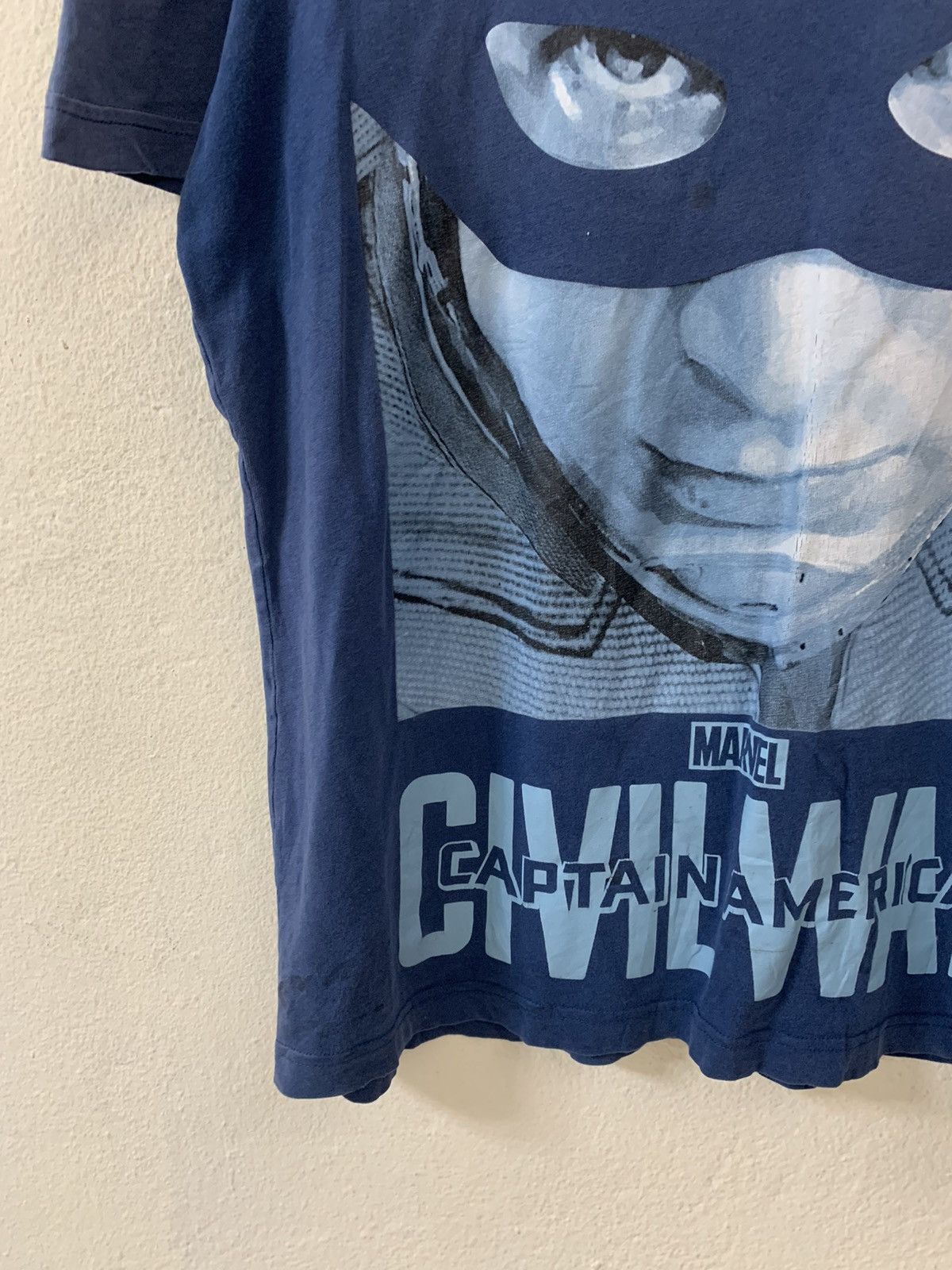 Marvel Comics Uniqlo x Marvel Captain America Civil War Tee Size US XL / EU 56 / 4 - 3 Thumbnail