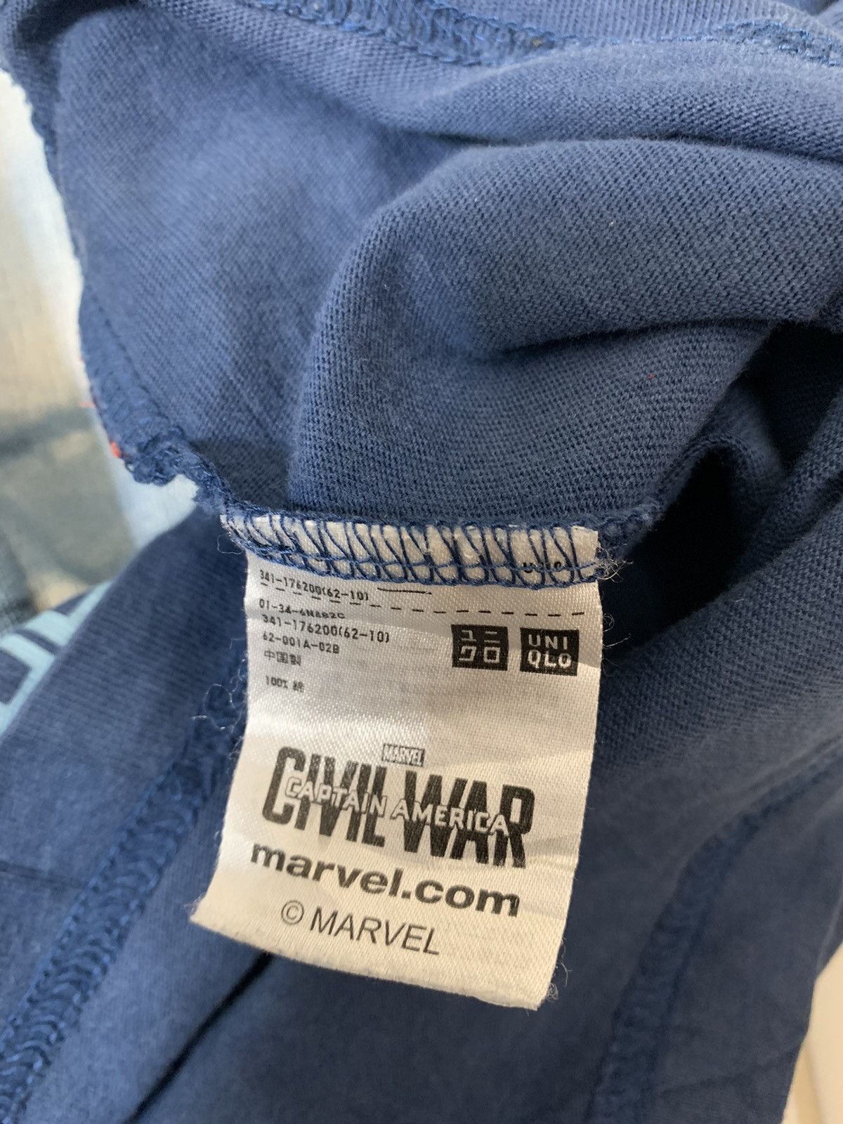 Marvel Comics Uniqlo x Marvel Captain America Civil War Tee Size US XL / EU 56 / 4 - 7 Thumbnail