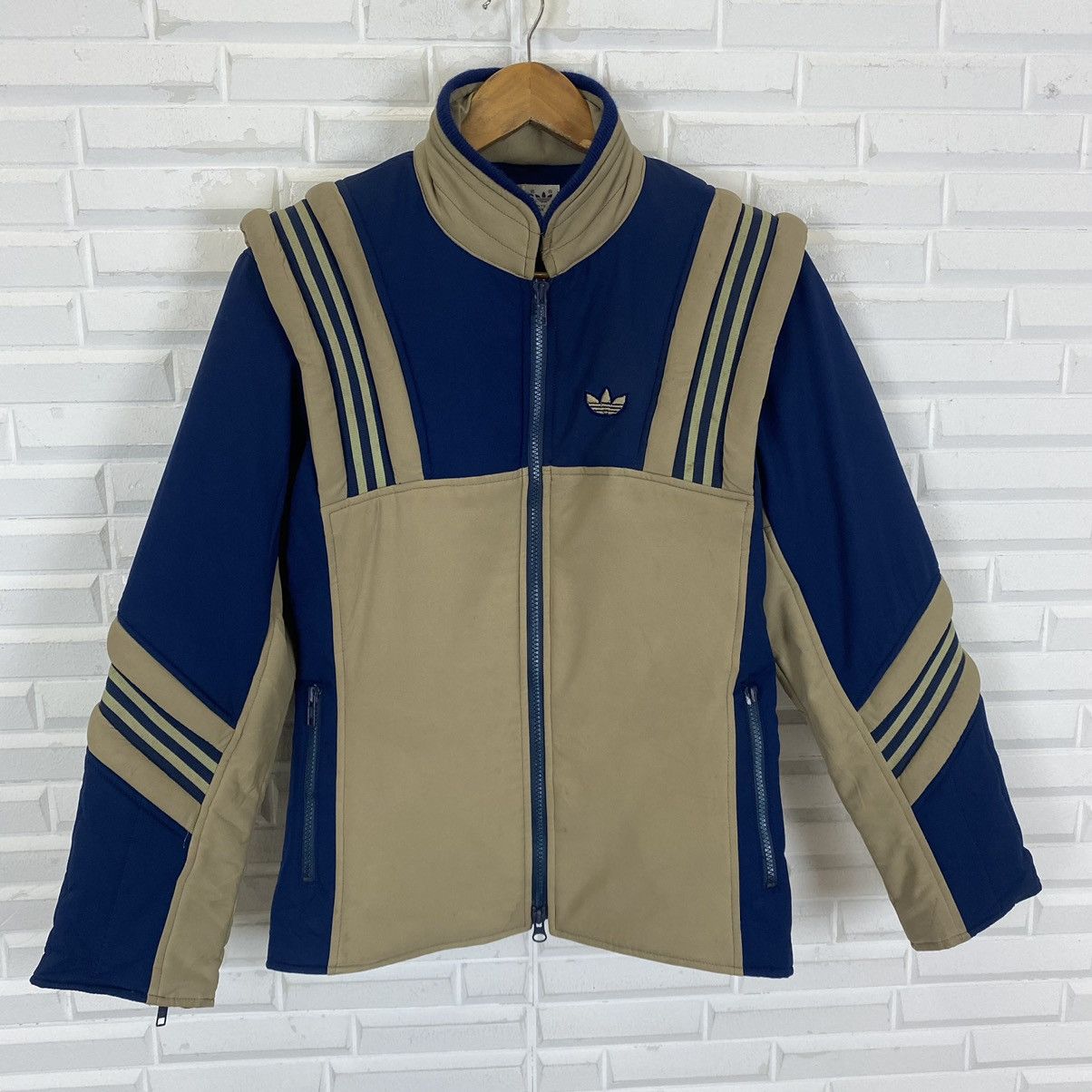 Adidas Vintage Adidas Ski light jacket Size US M / EU 48-50 / 2 - 3 Thumbnail