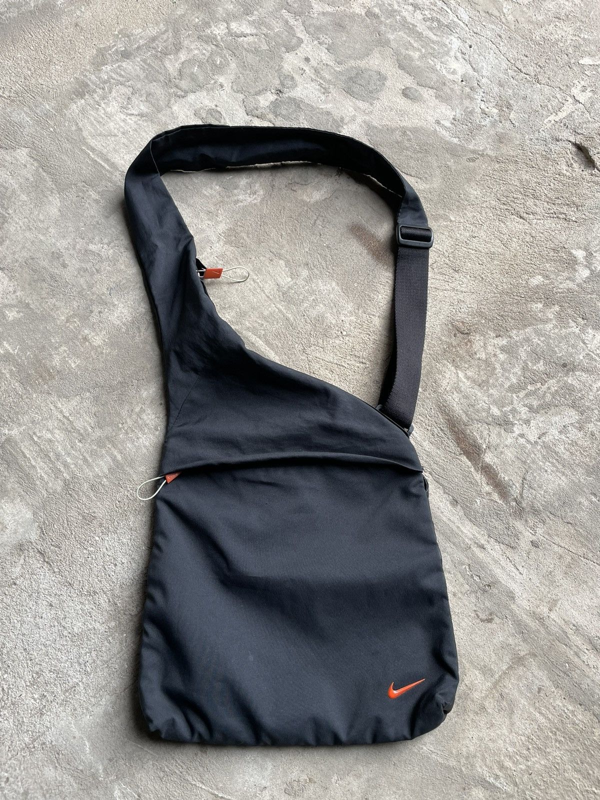 NIKE 90s shoulder bag