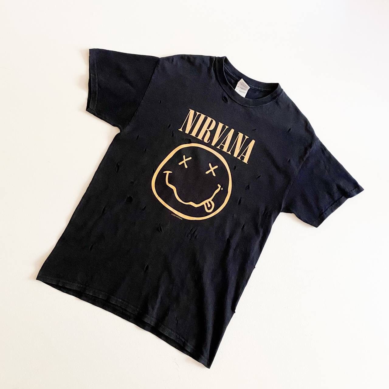 トップス Y2K NIRVANA SMILE 1992 GILDAN Nirvana Smiley Reprint 1992 Black T-Shirt Size S | eBay