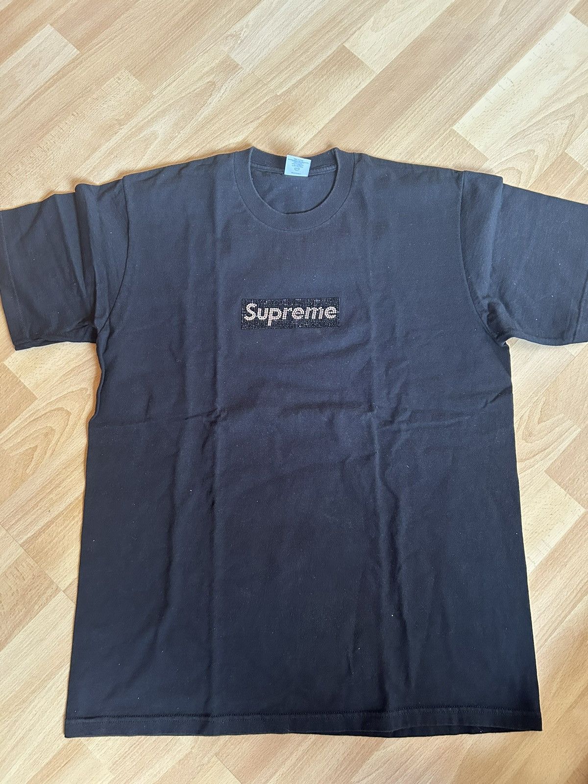 Swarovski box logo tee outlet