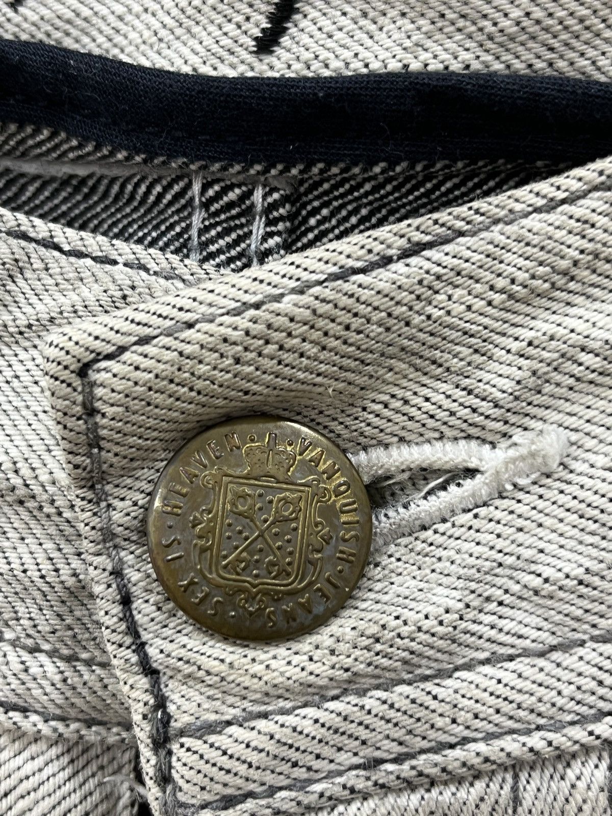 Vanquish (Aaa). VINTAGE VANQUISH FLARE DENIM Size 31" - 10 Thumbnail