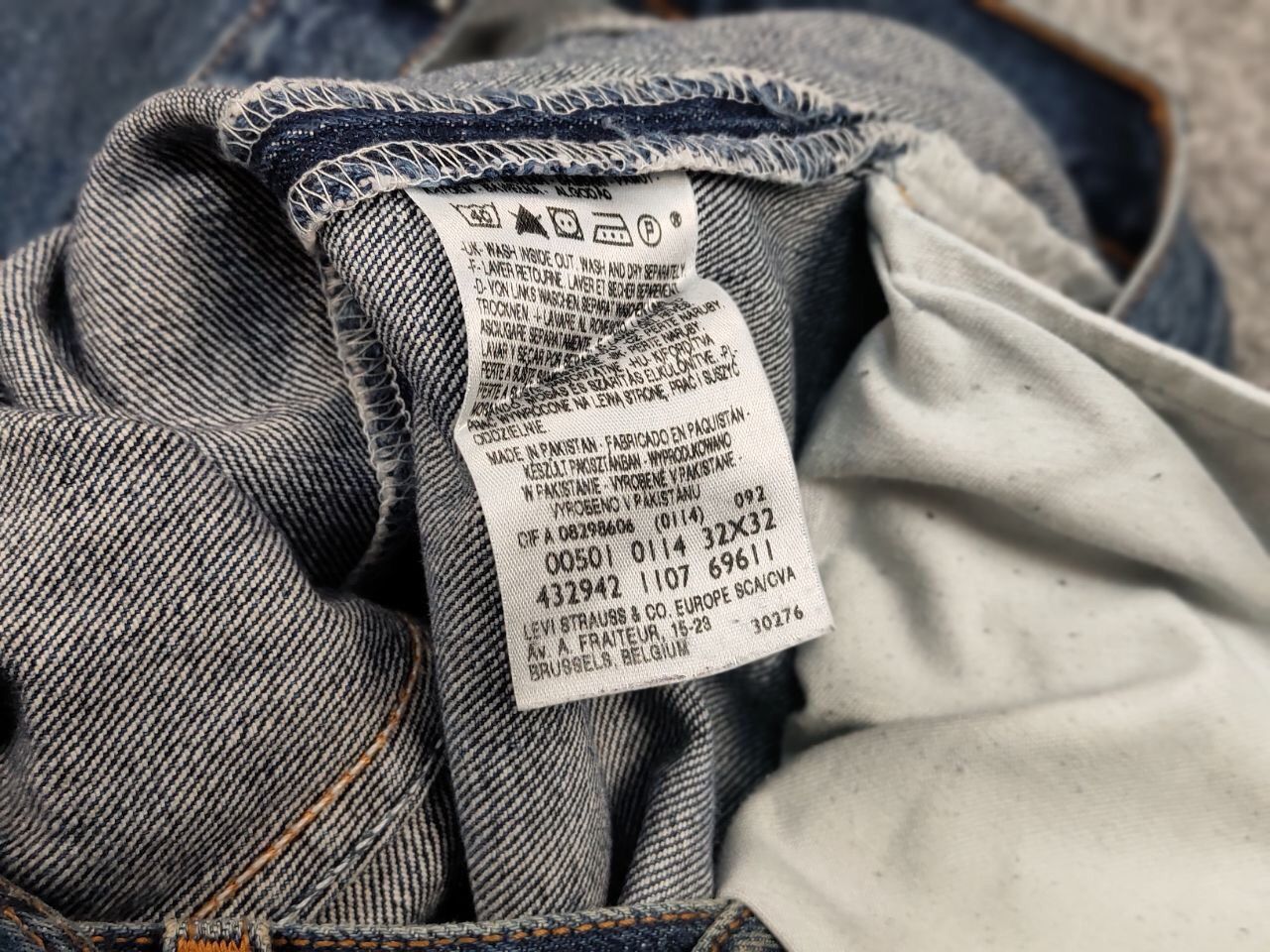 Levi's Vintage 90's Levis 501 Blue Classic Denim American Jeans Size US 32 / EU 48 - 19 Thumbnail