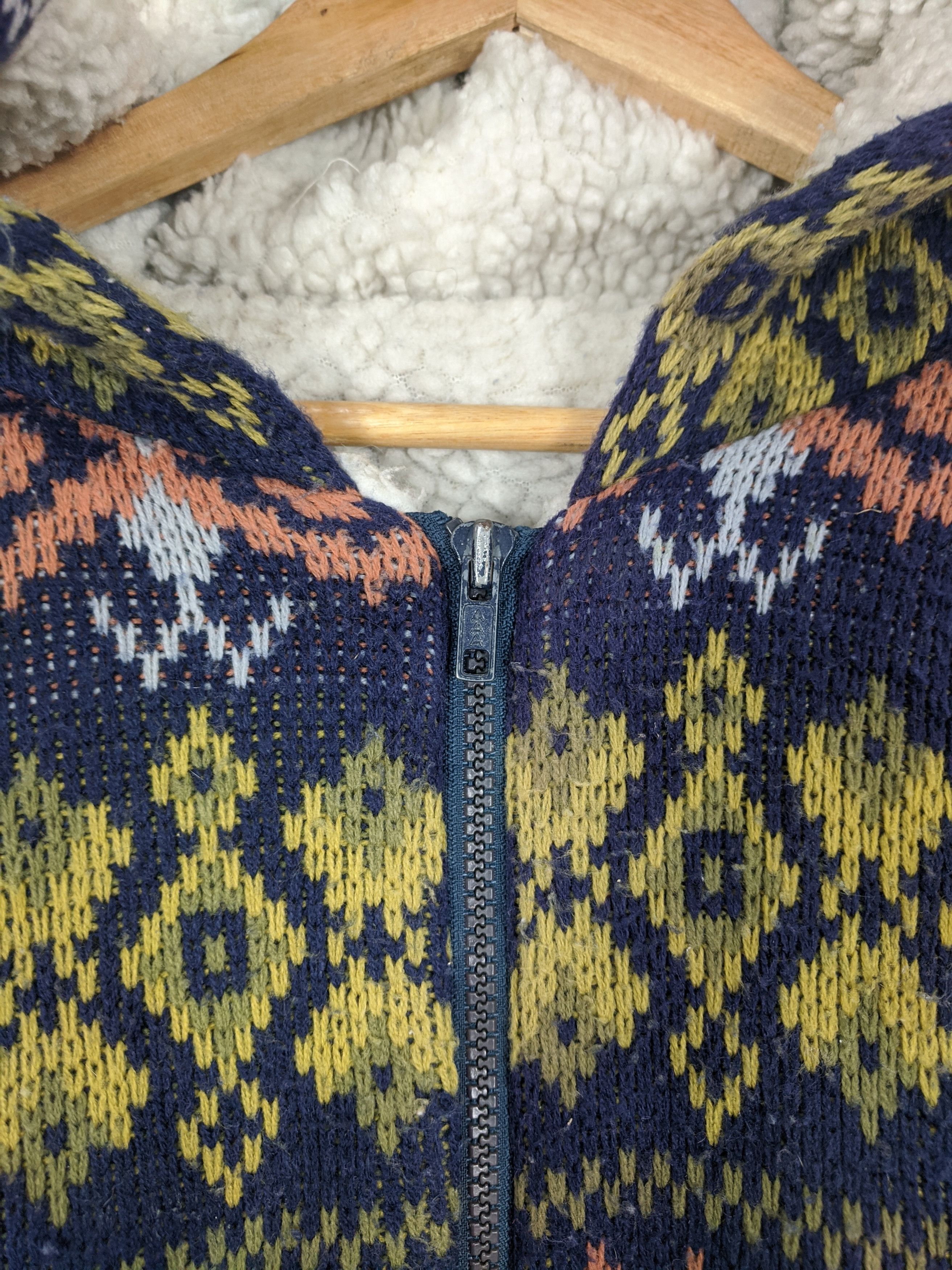 Vintage Vintage Knitwear Hoodie Navajo Design Size US L / EU 52-54 / 3 - 7 Thumbnail