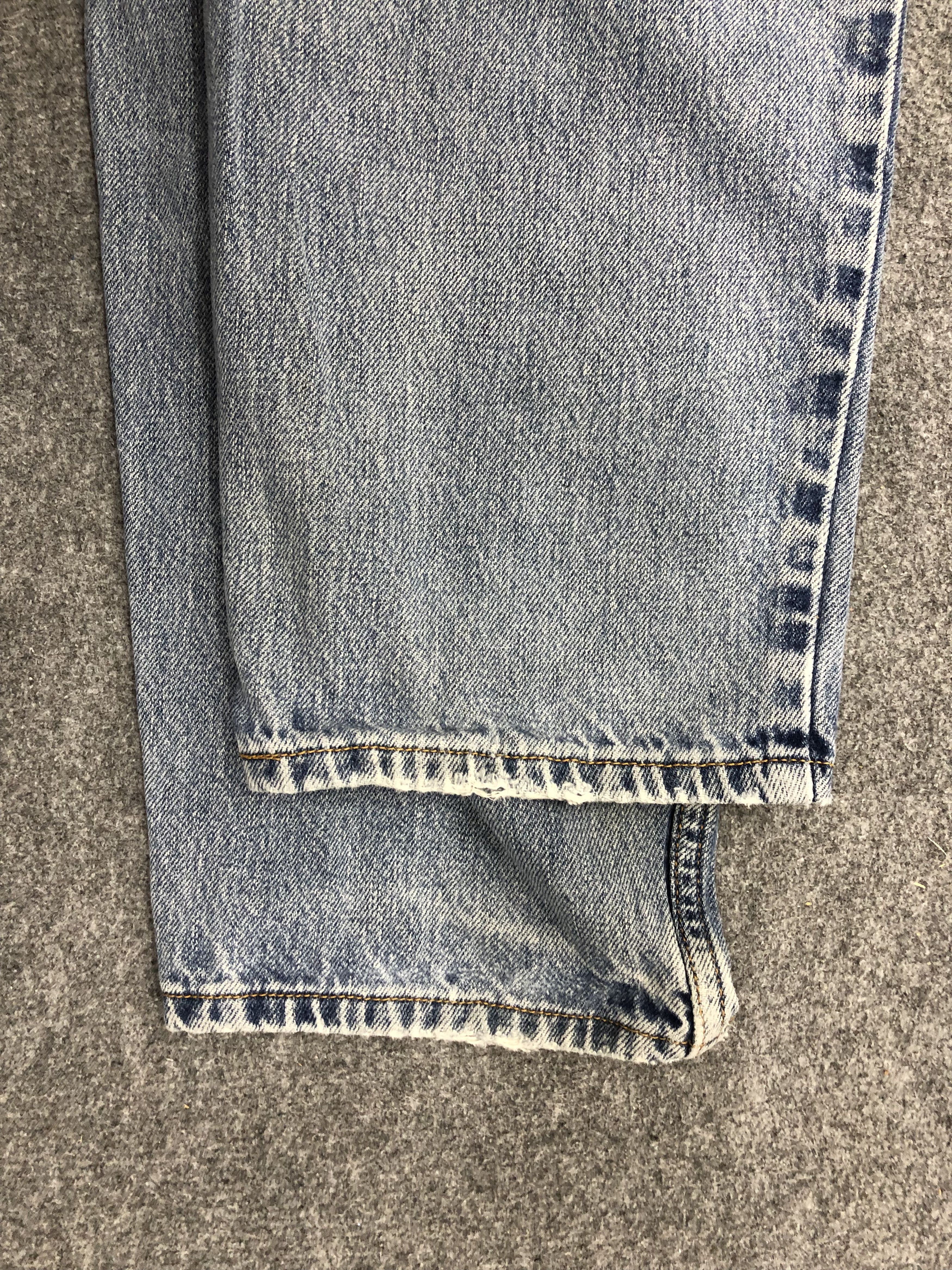 Levi's Vintage Levis 560 Jeans DP0962 Size US 35 - 15 Thumbnail