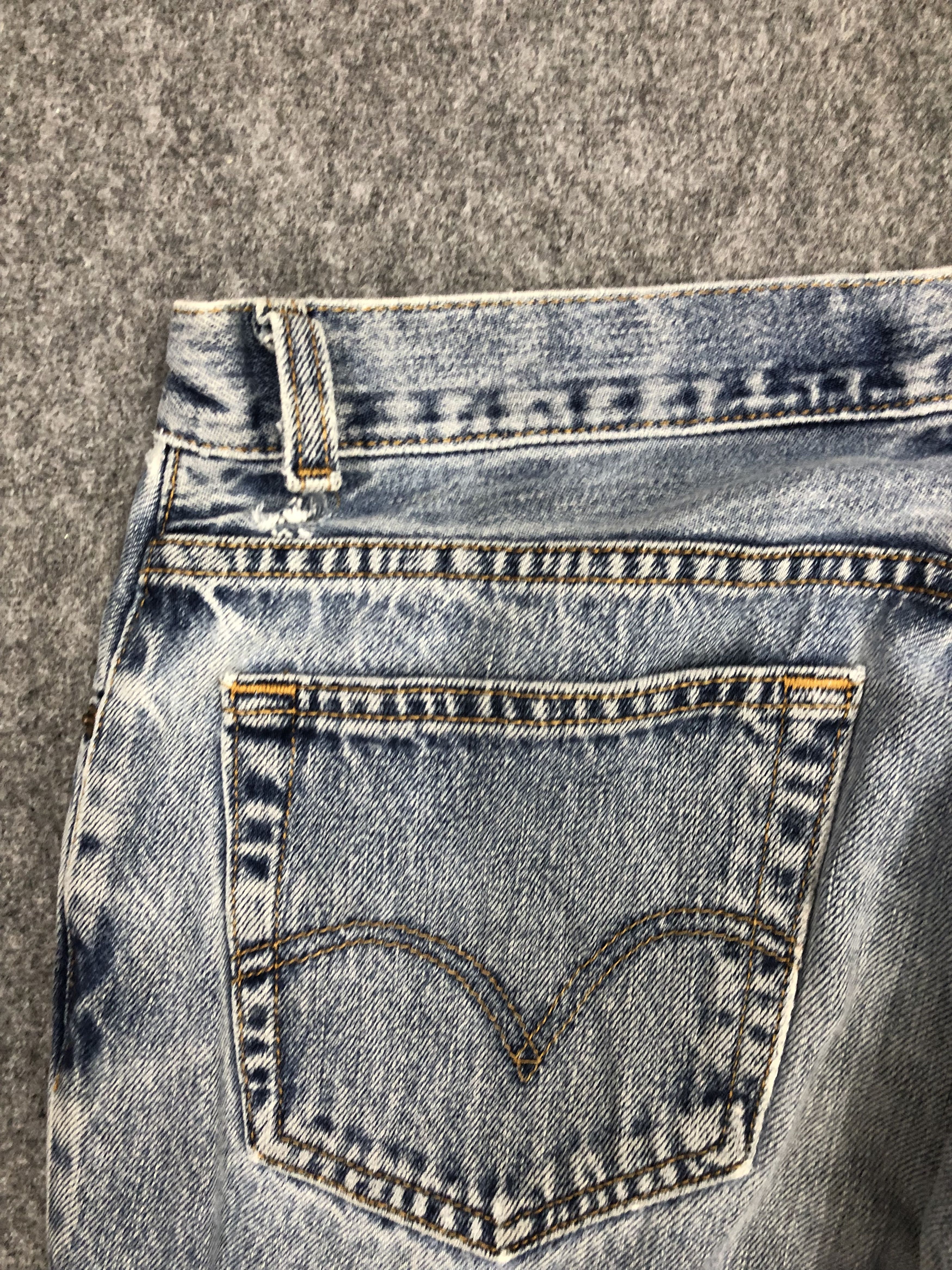Levi's Vintage Levis 560 Jeans DP0962 Size US 35 - 13 Thumbnail