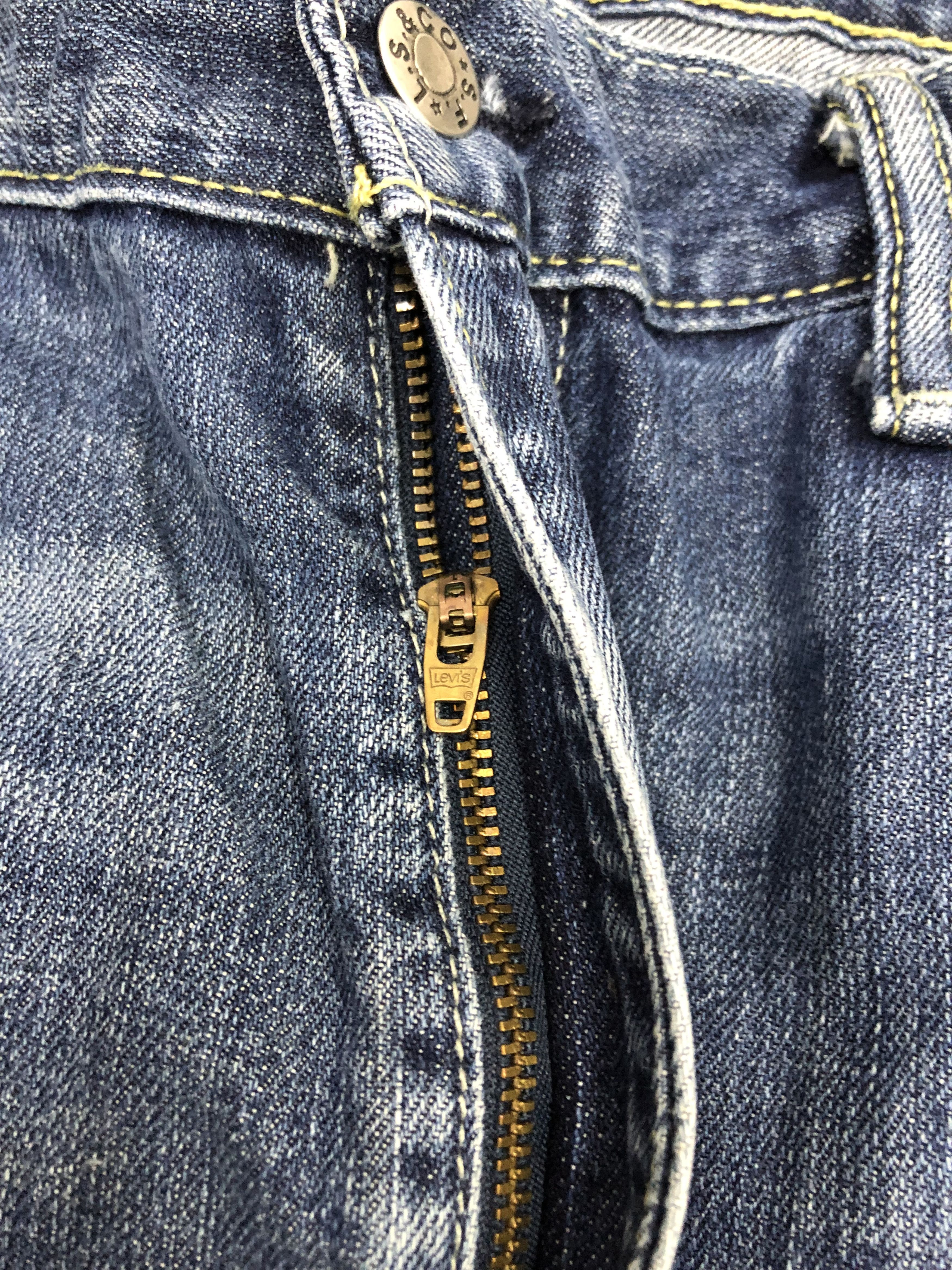 Levi's Vintage Levis 505 Jeans DP0958 Size US 35 - 12 Thumbnail