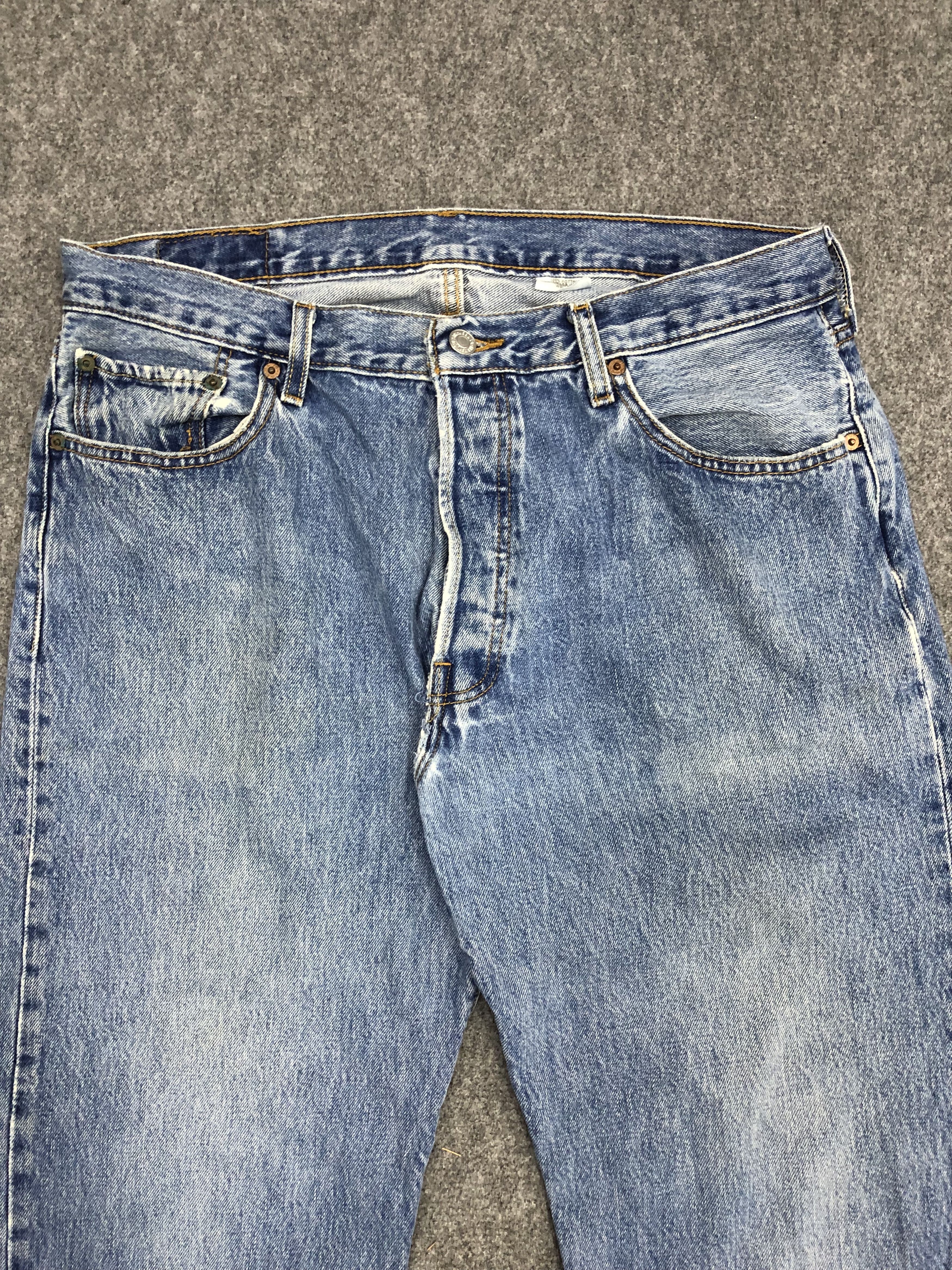 Levi's Vintage Levis 501 Light Wash Jeans DP0981 Size US 36 / EU 52 - 2 Thumbnail