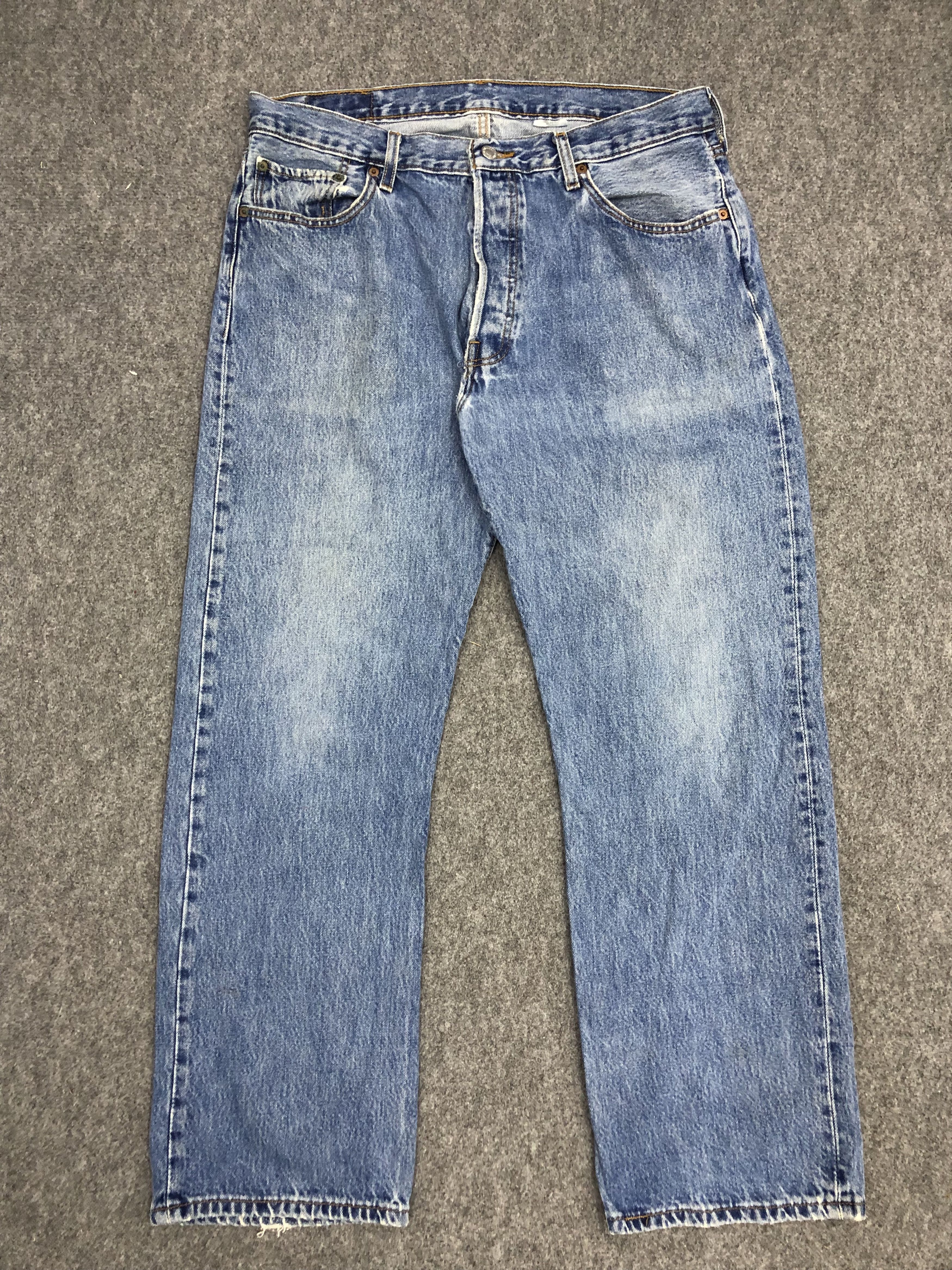 Levi's Vintage Levis 501 Light Wash Jeans DP0981 Size US 36 / EU 52 - 1 Thumbnail