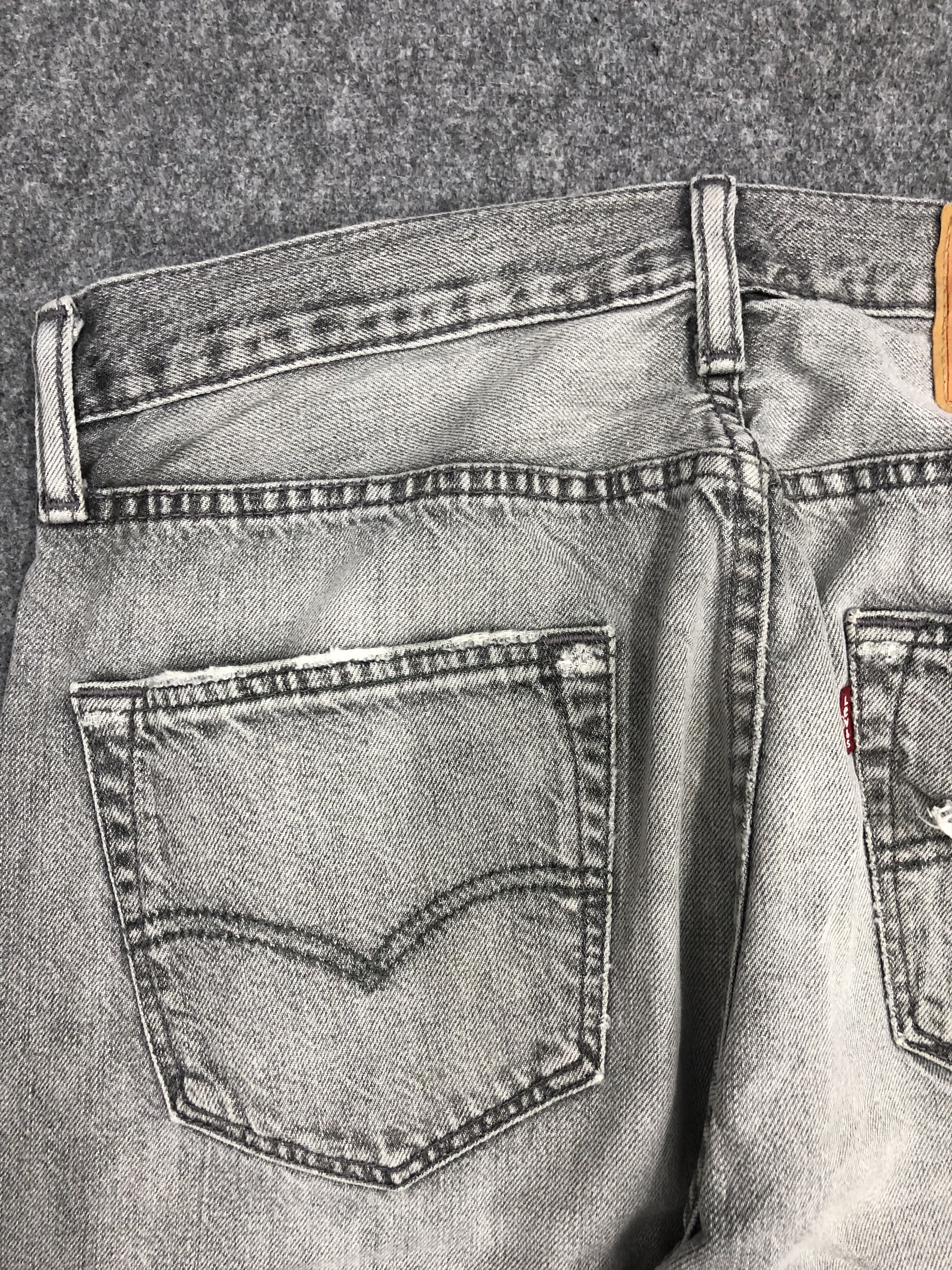 Levi's Vintage Levis 501 Light Wash Jeans DP0975 Size US 30 / EU 46 - 13 Thumbnail