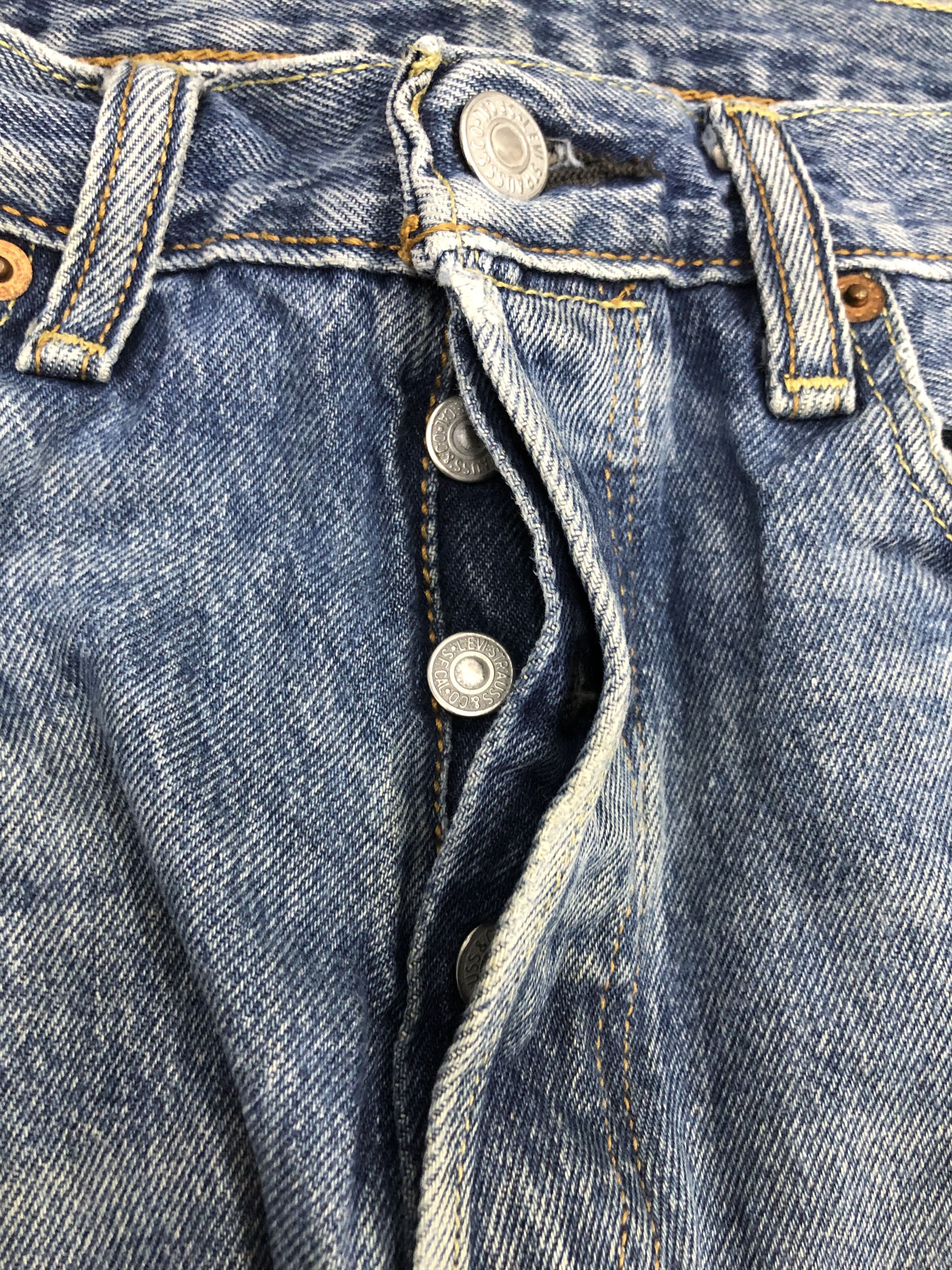 Levi's Vintage Levis 501 Light Wash Jeans DP0974 Size US 31 - 11 Thumbnail