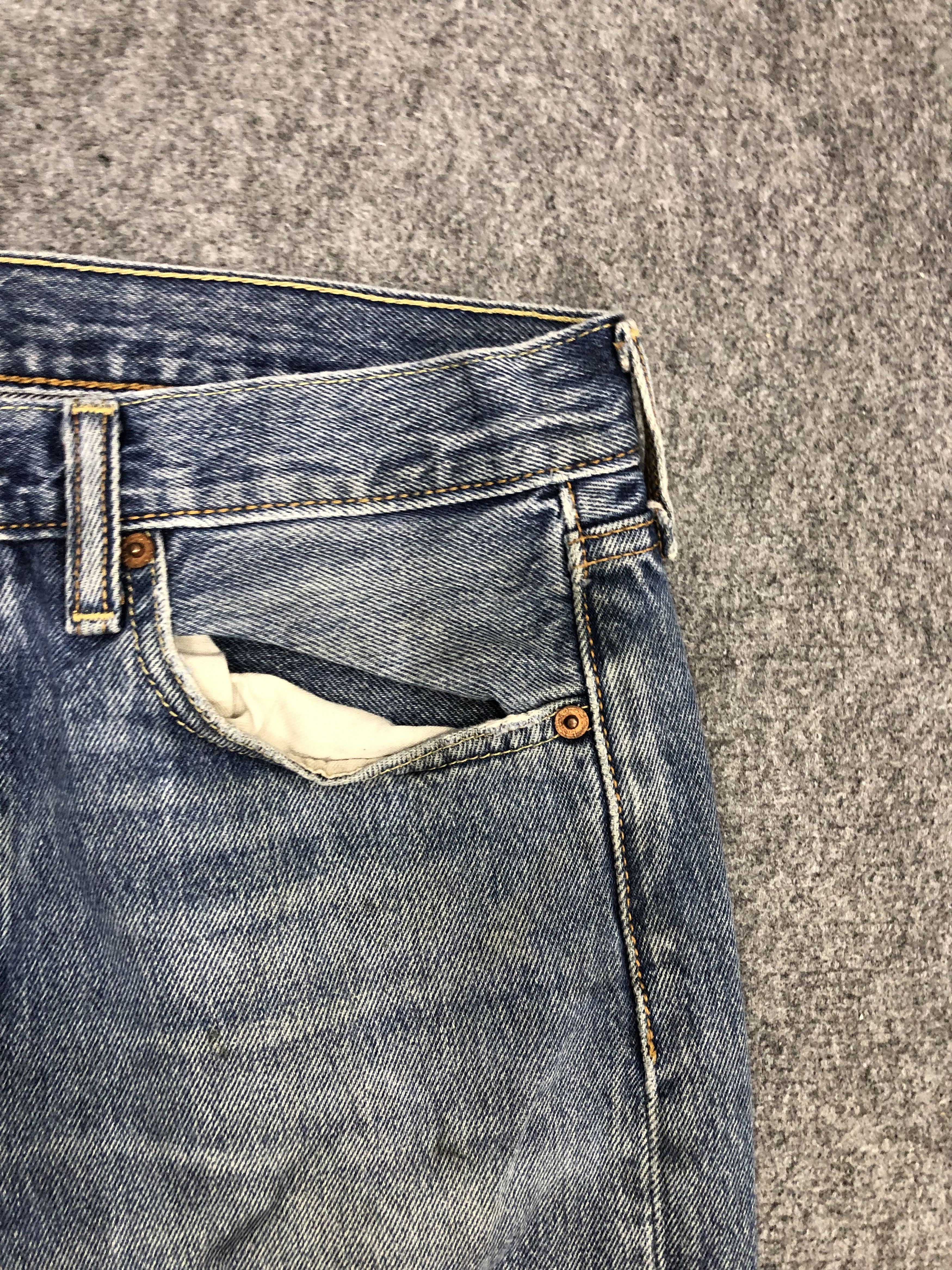 Levi's Vintage Levis 501 Light Wash Jeans DP0974 Size US 31 - 8 Thumbnail