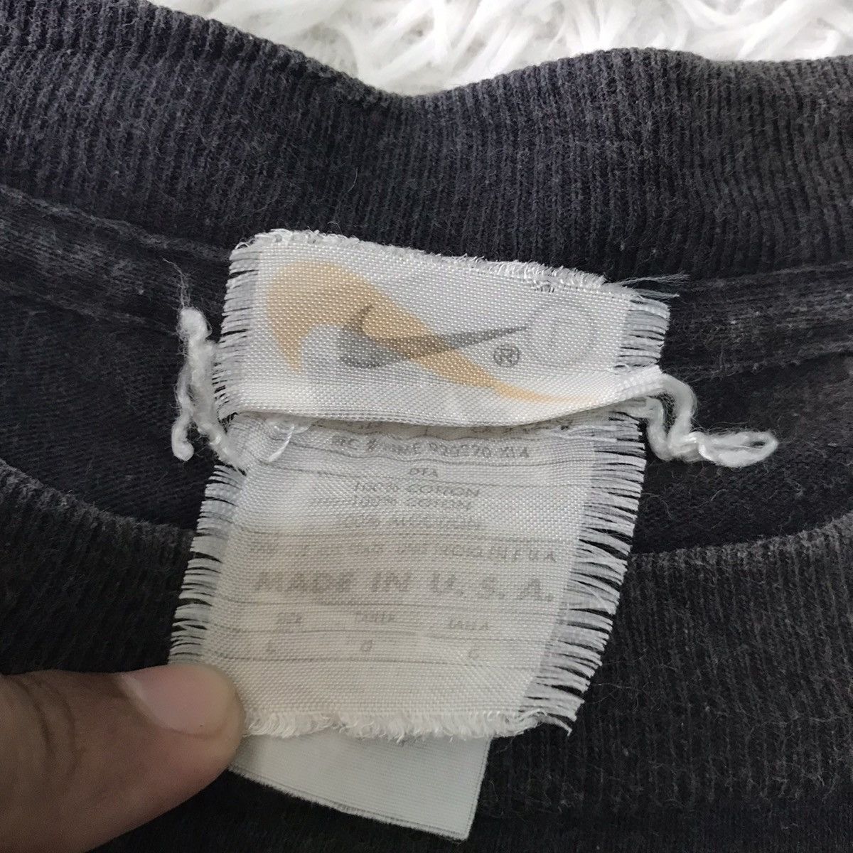 Nike 💥Steals💥Vtg 90s Faded Nike Tee Made in Usa Size US L / EU 52-54 / 3 - 15 Thumbnail
