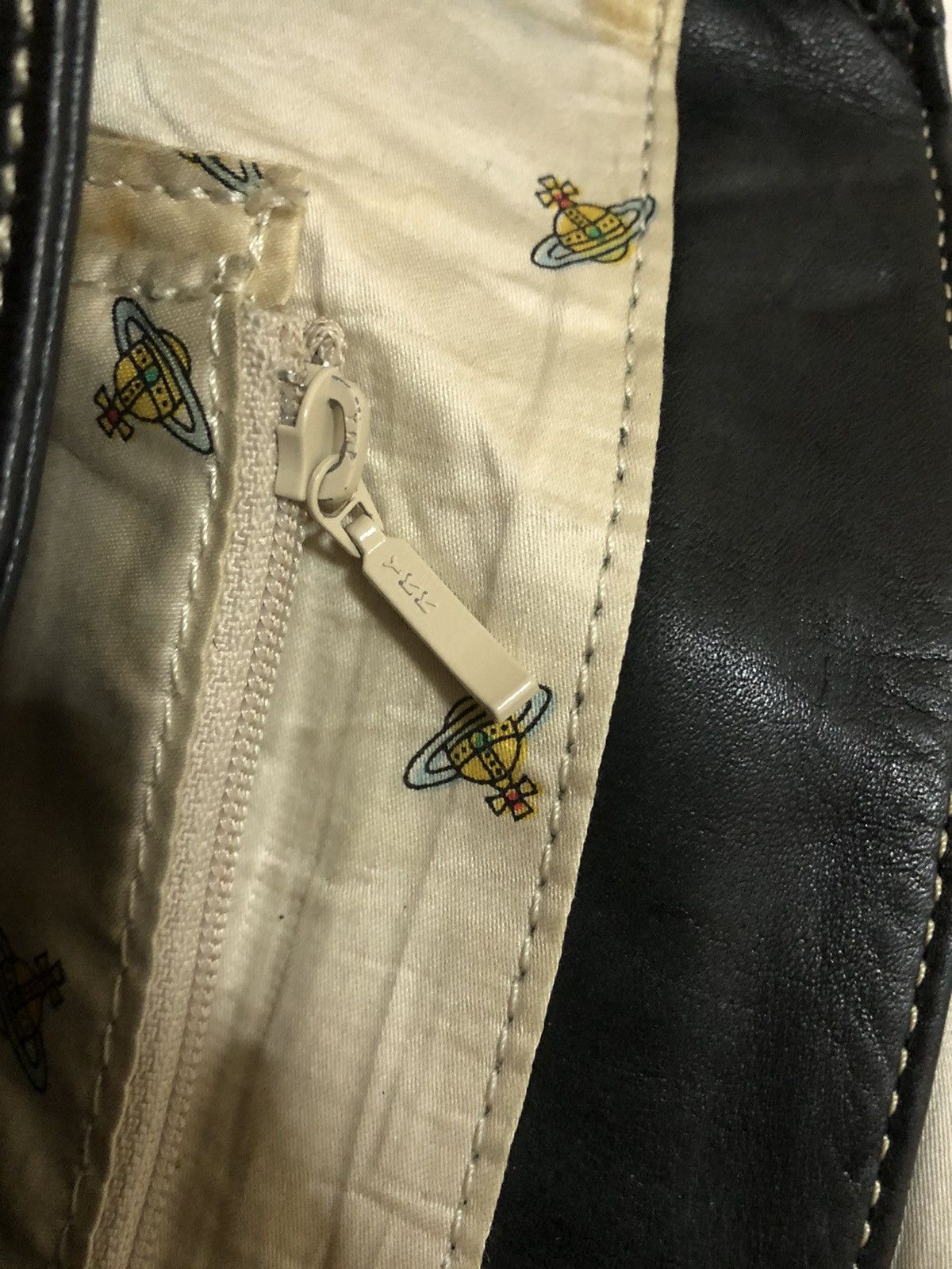 Japanese Brand × Leather × Vivienne Westwood Vivienne Westwood Leather Sling Bag Size ONE SIZE - 12 Thumbnail