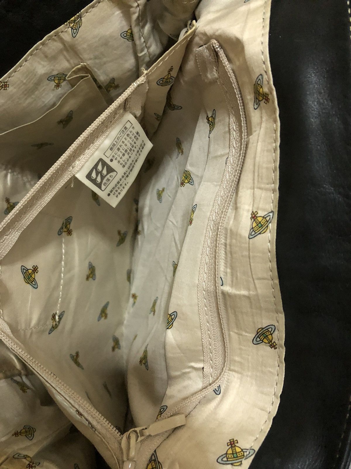 Japanese Brand × Leather × Vivienne Westwood Vivienne Westwood Leather Sling Bag Size ONE SIZE - 14 Thumbnail