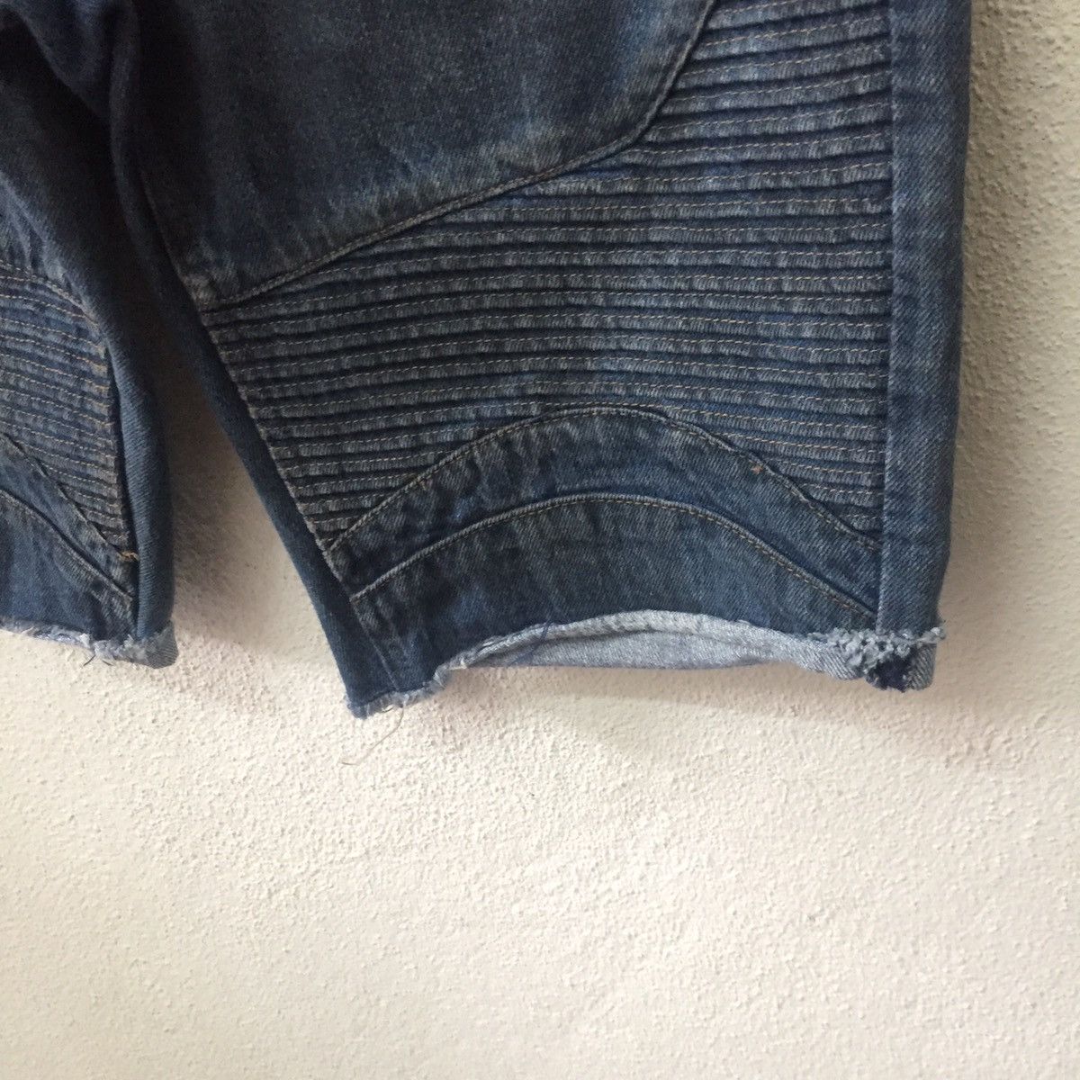 Guess Distressed Short Pants
