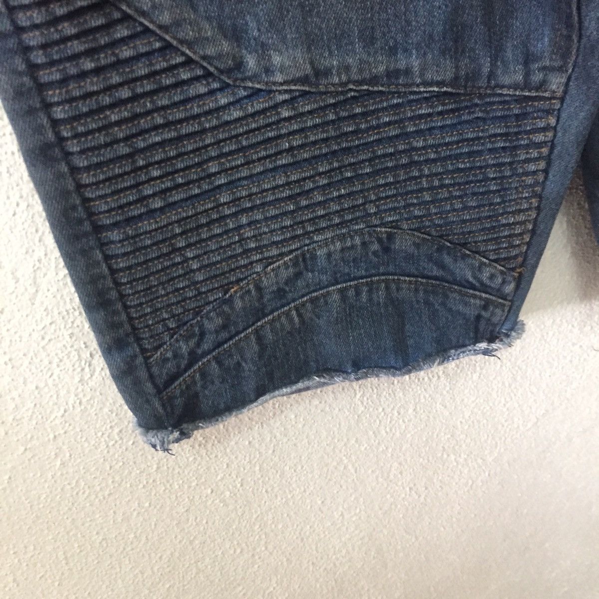 Guess Distressed Short Pants