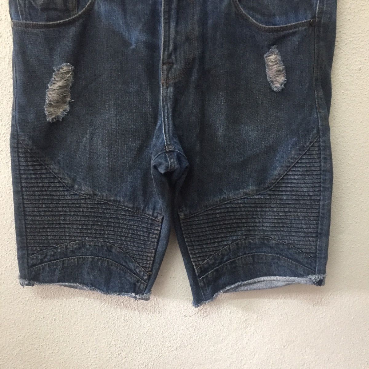 Guess Distressed Short Pants