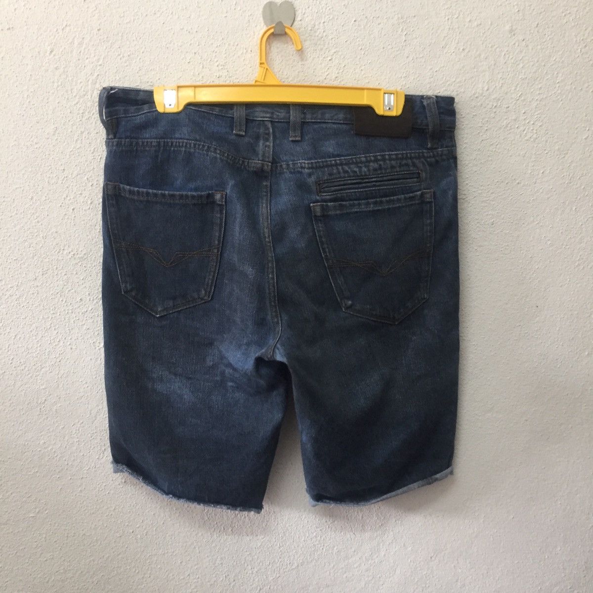 Guess Distressed Short Pants
