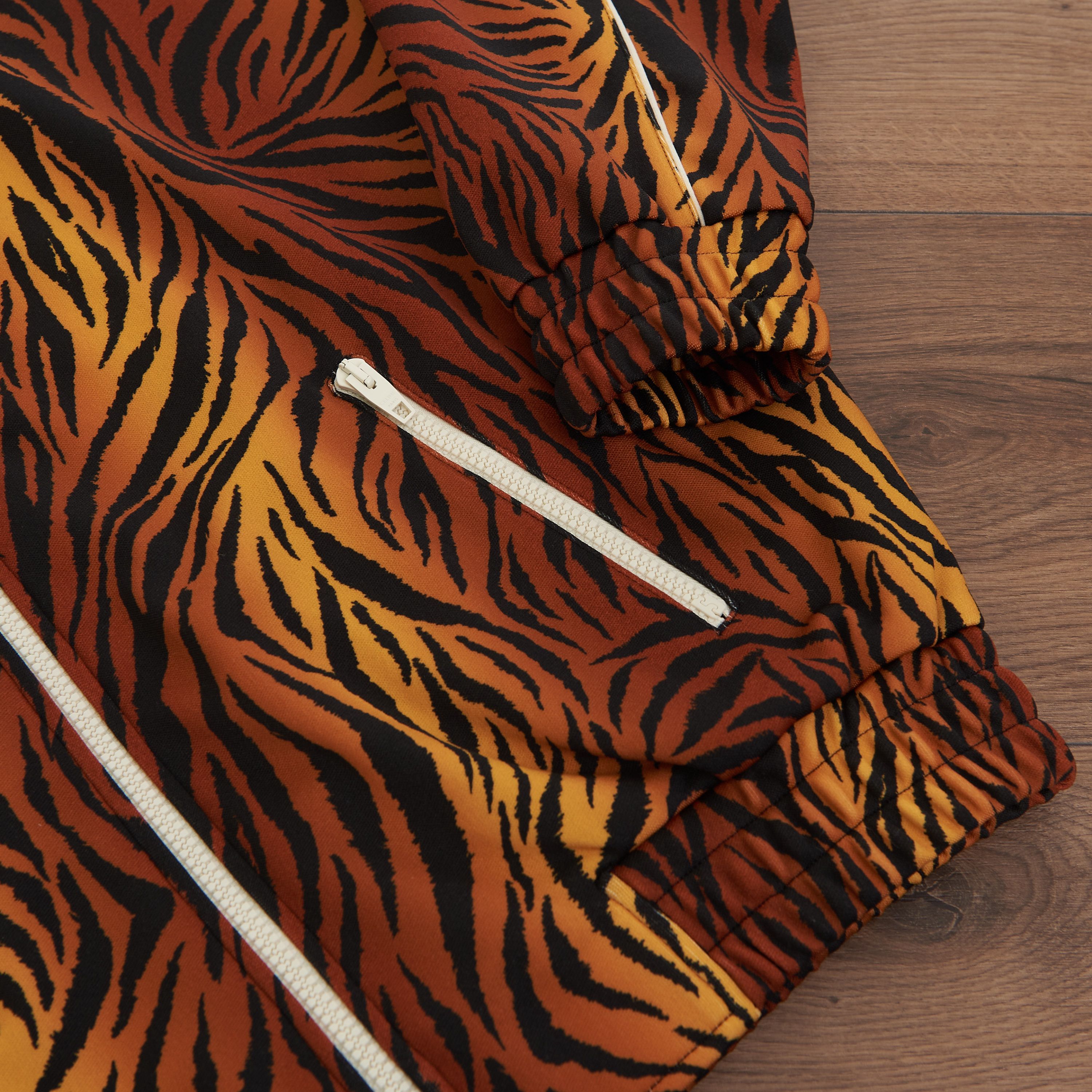 Celine Loose Sweatshirt In Double Face Jersey With Tiger Print Size US M / EU 48-50 / 2 - 13 Thumbnail
