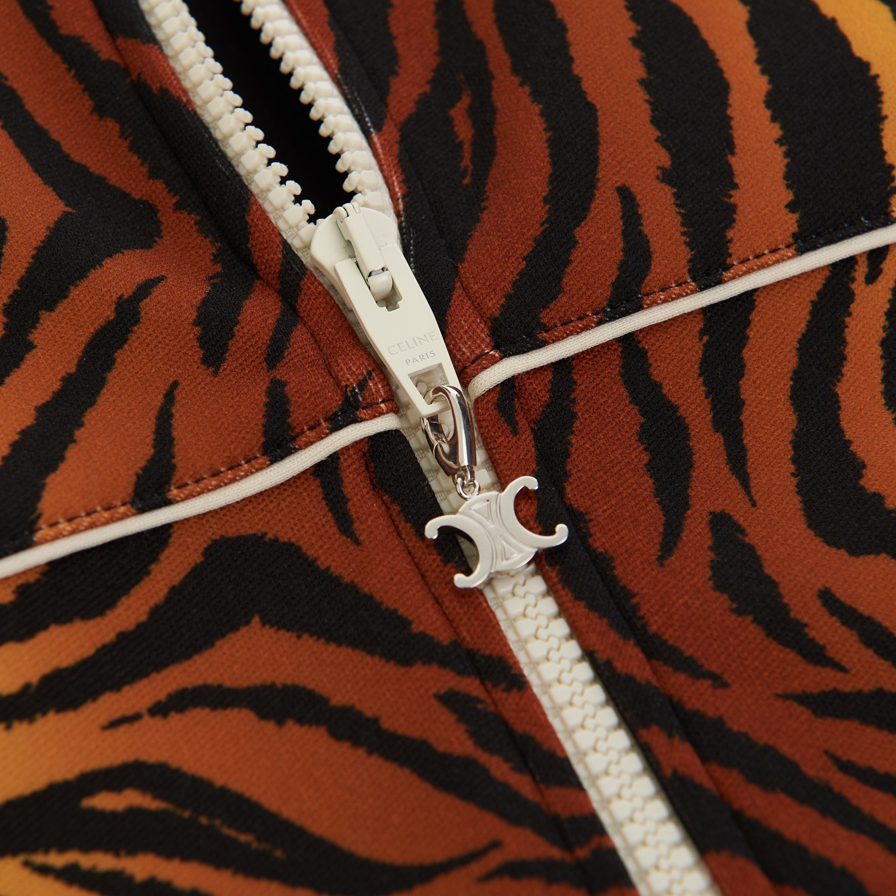 Celine Loose Sweatshirt In Double Face Jersey With Tiger Print Size US M / EU 48-50 / 2 - 11 Thumbnail