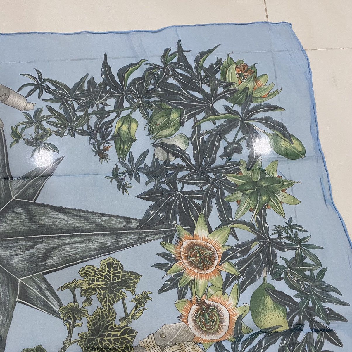 Vintage vintage 1996 hermes passiflores silk scarf Size ONE SIZE - 5 Thumbnail