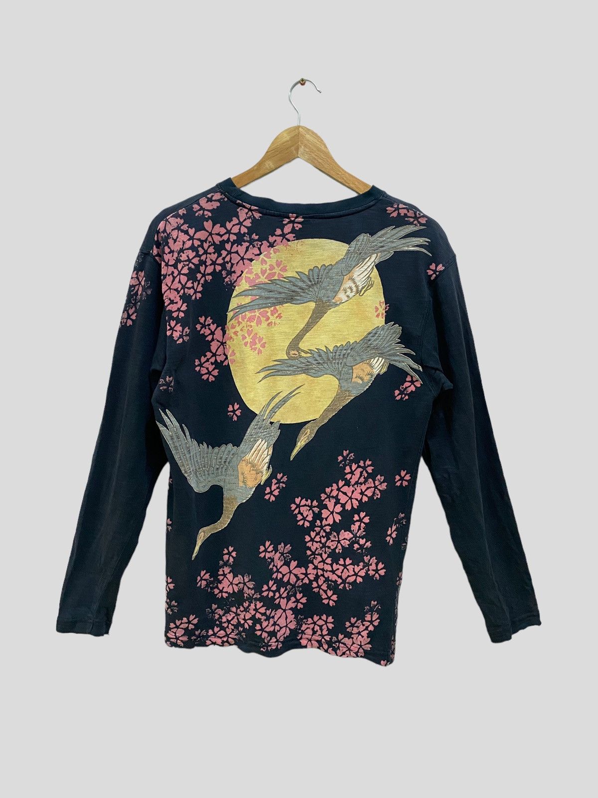 Japanese Brand Vintage Japanese Traditional 🦅 Design Distressed Tshirt Size US S / EU 44-46 / 1 - 1 Thumbnail
