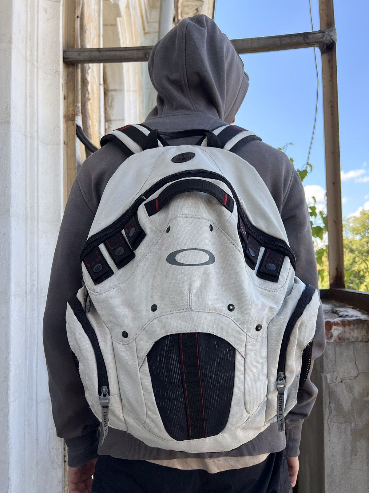 image of Vintage Oakley Ballistic Backpack Tactical Hiking Style in Cream, Men's
