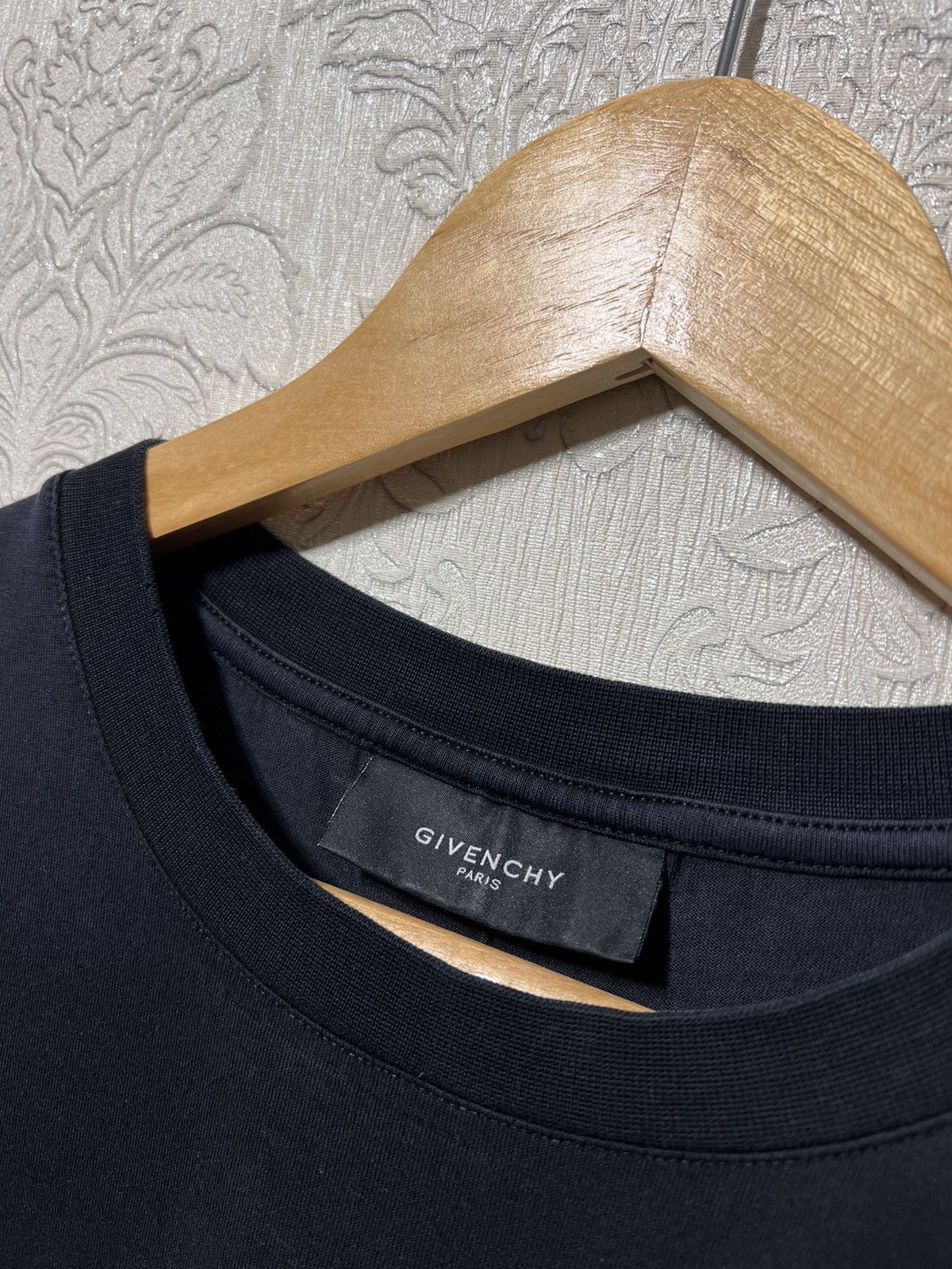 Givenchy Givenchy Vintage skeleton T shirt Size US M / EU 48-50 / 2 - 7 Thumbnail