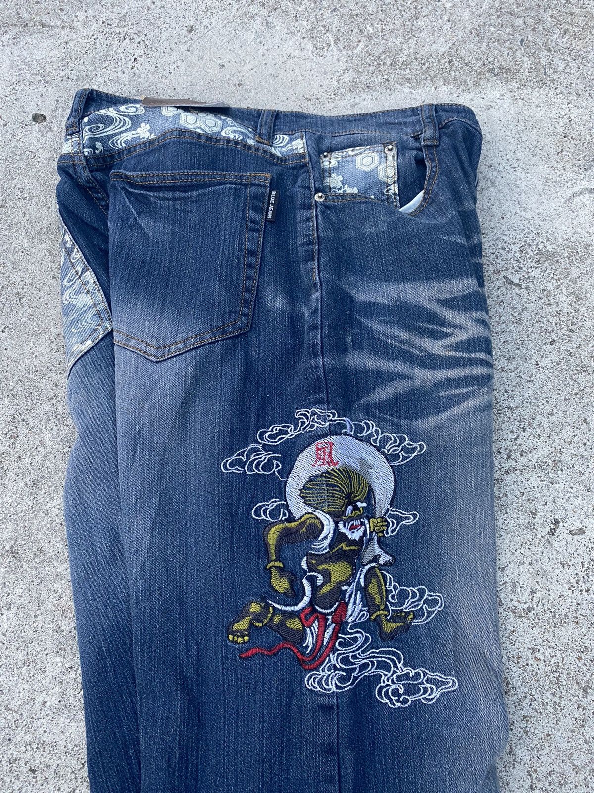 20471120 💸BINDINGOFFER💸Infinity Satan Japan Sakura Embordierd Jeans Size US 32 / EU 48 - 6 Thumbnail