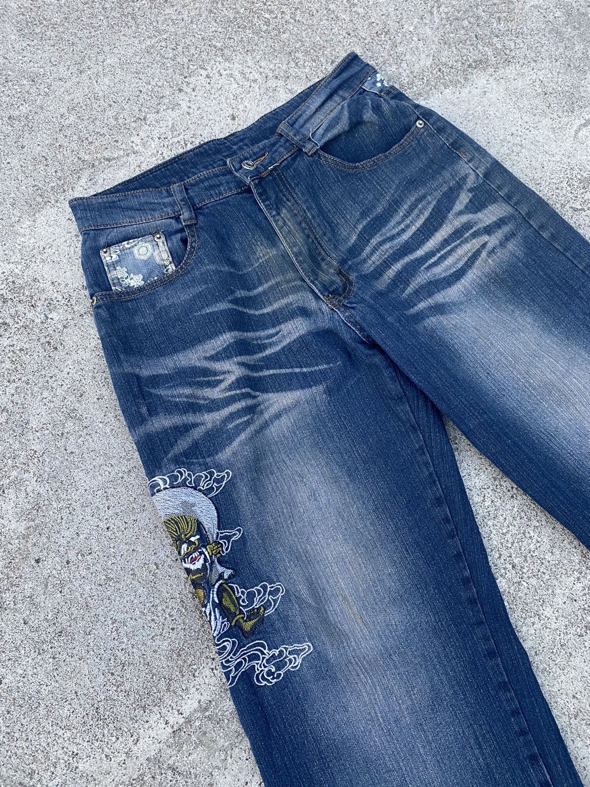 20471120 💸BINDINGOFFER💸Infinity Satan Japan Sakura Embordierd Jeans Size US 32 / EU 48 - 2 Thumbnail