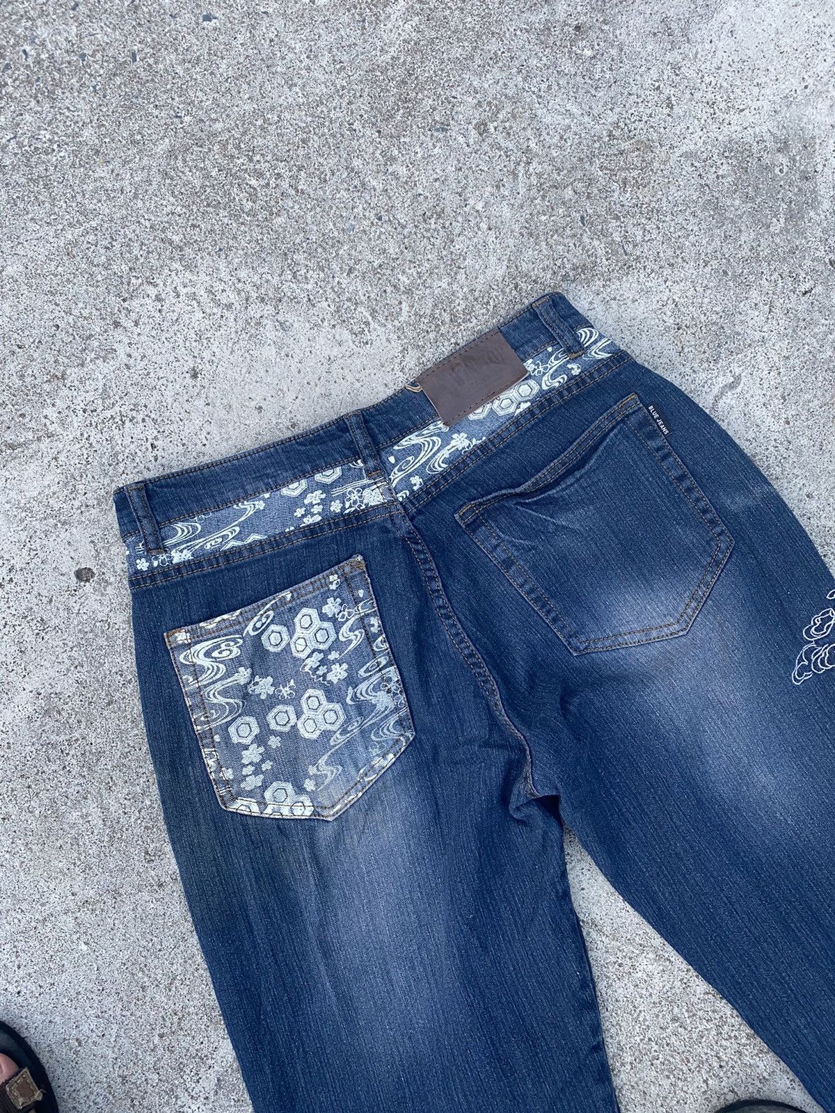 20471120 💸BINDINGOFFER💸Infinity Satan Japan Sakura Embordierd Jeans Size US 32 / EU 48 - 4 Thumbnail