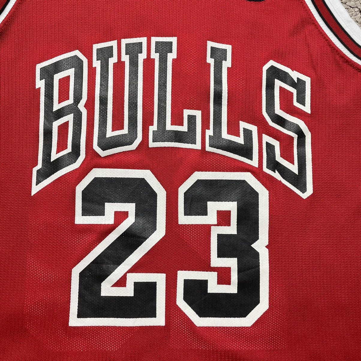 NBA × Vintage Vintage Champion Bulls Jordan 23 Jersey Size US S / EU 44-46 / 1 - 5 Thumbnail
