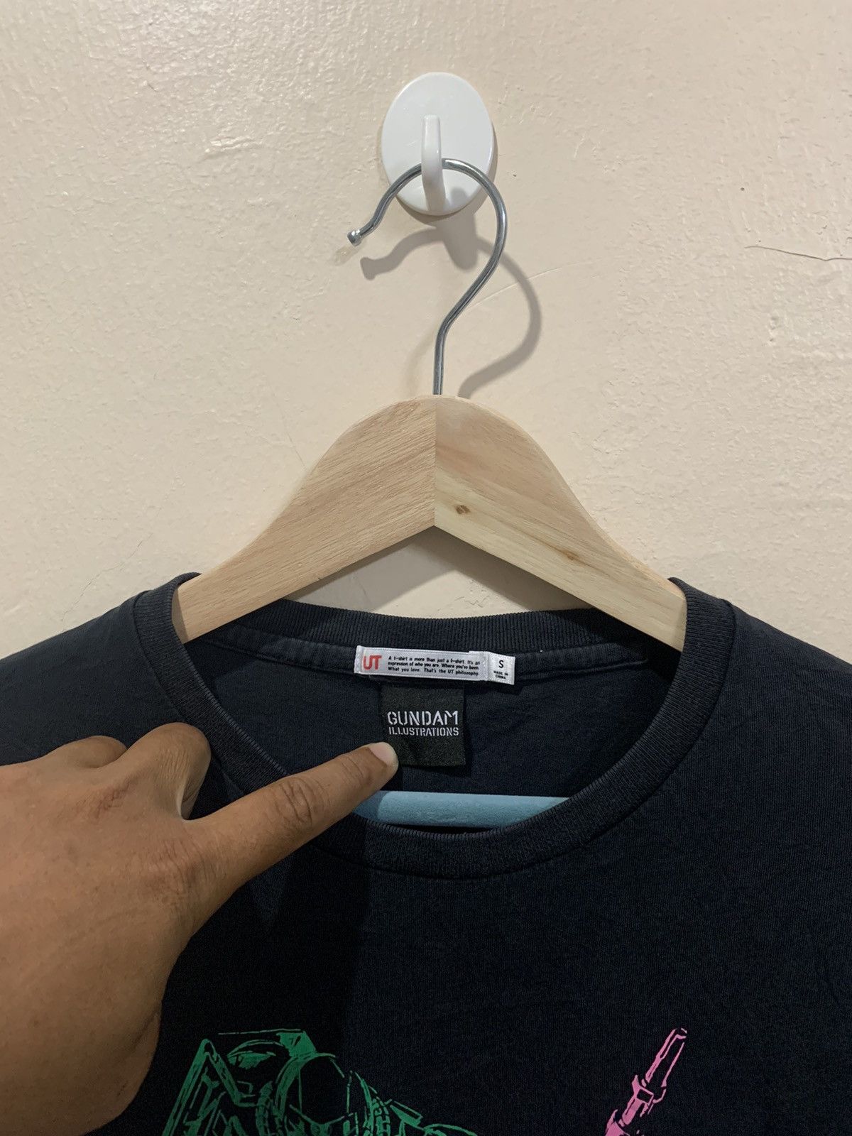 Anime × Japanese Brand × Vintage VTG Gundam Character x Uniqlo Tee Size US XS / EU 42 / 0 - 4 Thumbnail