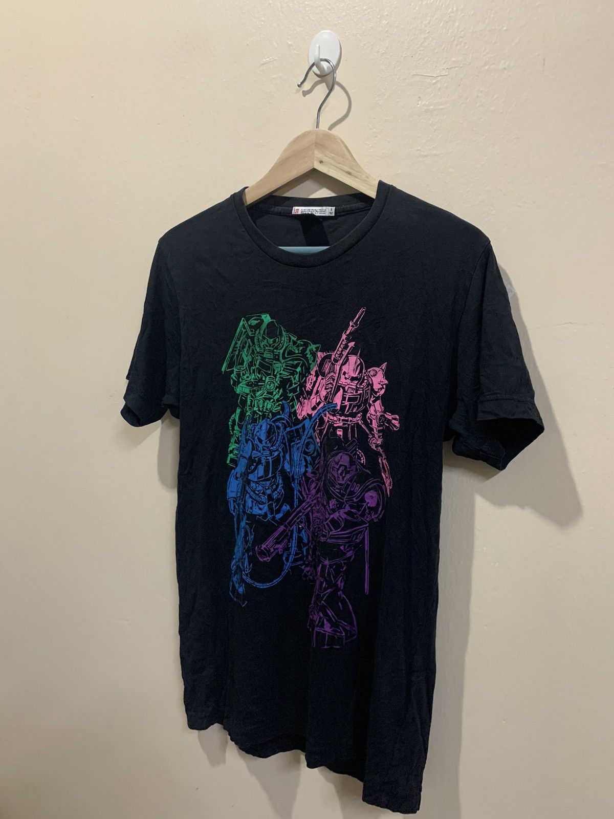 Anime × Japanese Brand × Vintage VTG Gundam Character x Uniqlo Tee Size US XS / EU 42 / 0 - 2 Thumbnail
