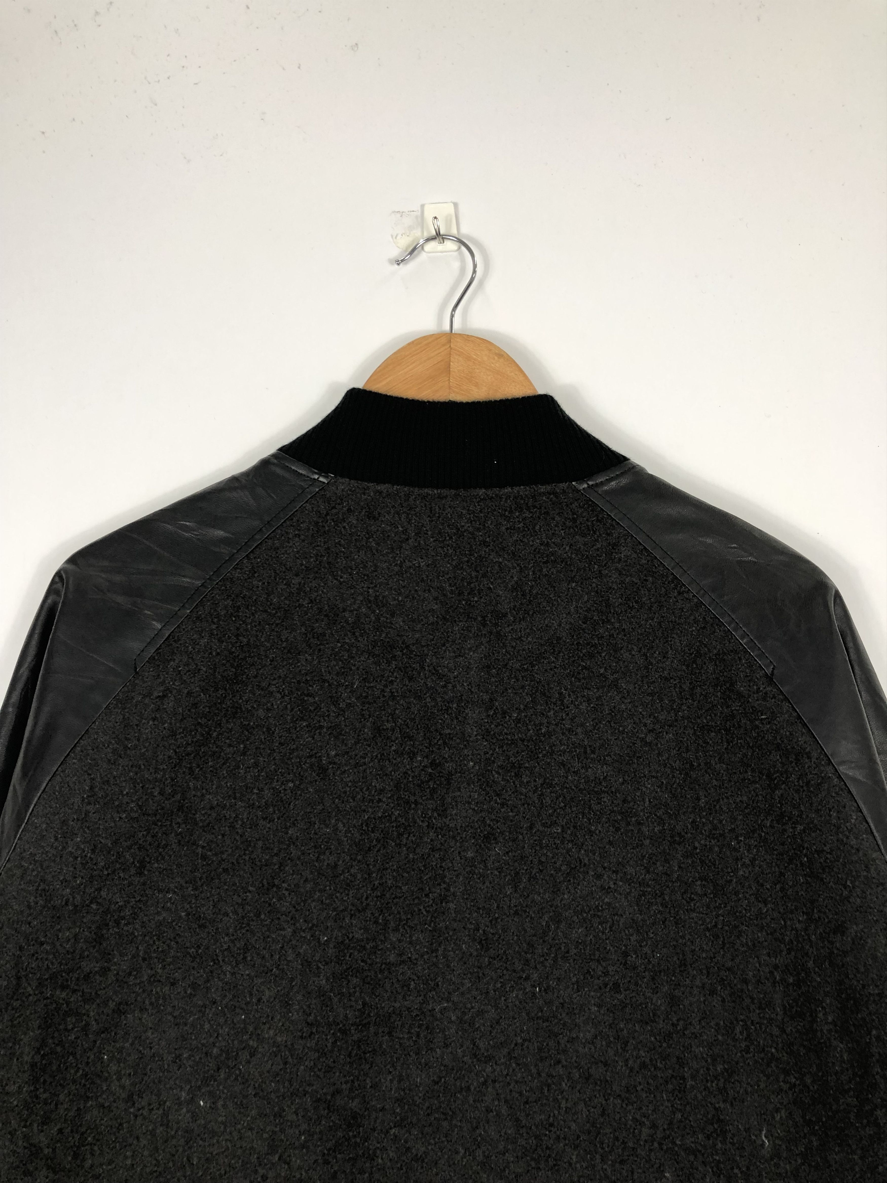 Uniqlo Uniqlo Varsity Jacket Syhntetic Leather Sleeve V0201 Size US M / EU 48-50 / 2 - 4 Thumbnail