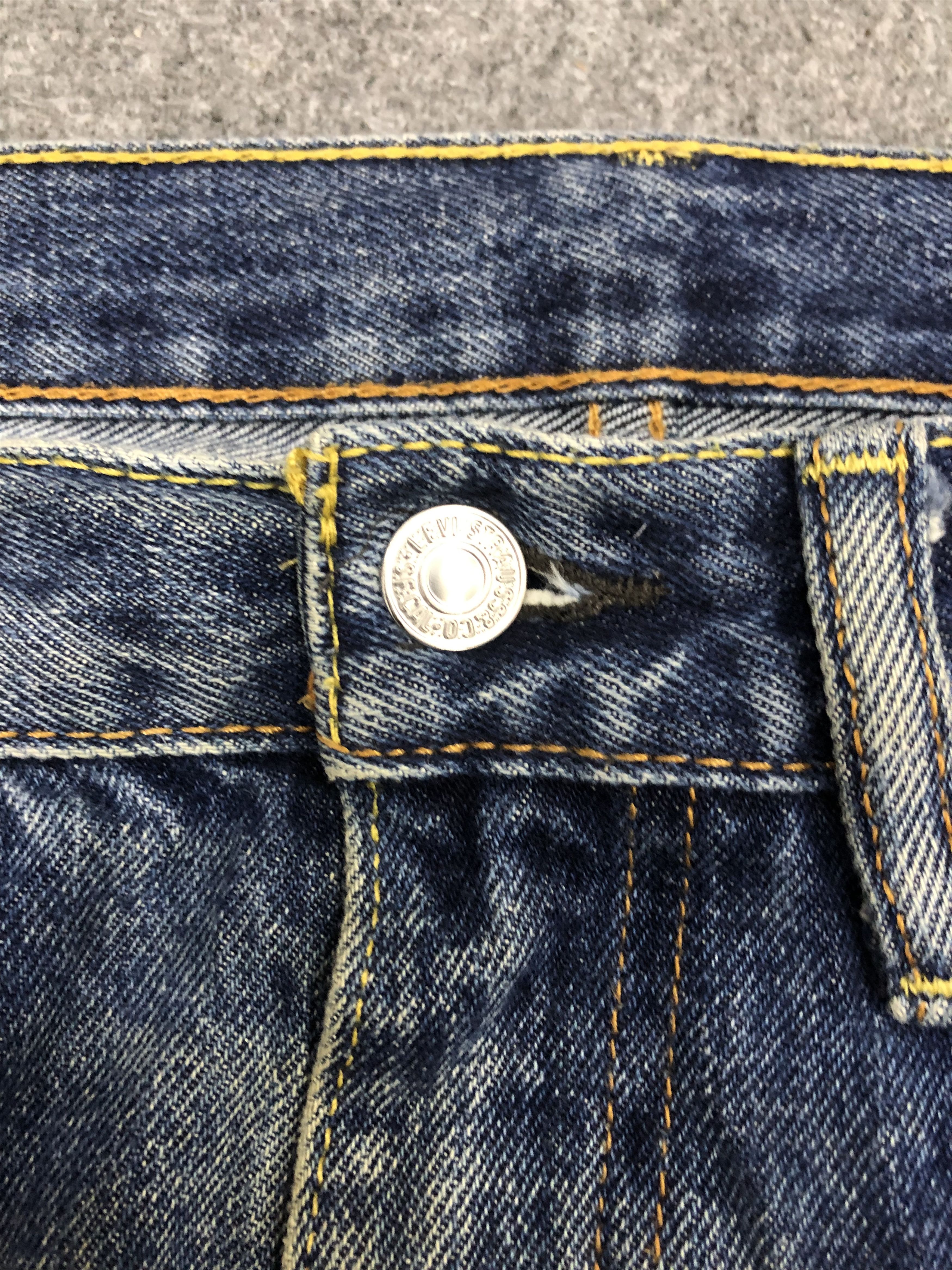 Levi's Vintage Levis 550 Jeans DP0945 Size US 35 - 9 Thumbnail