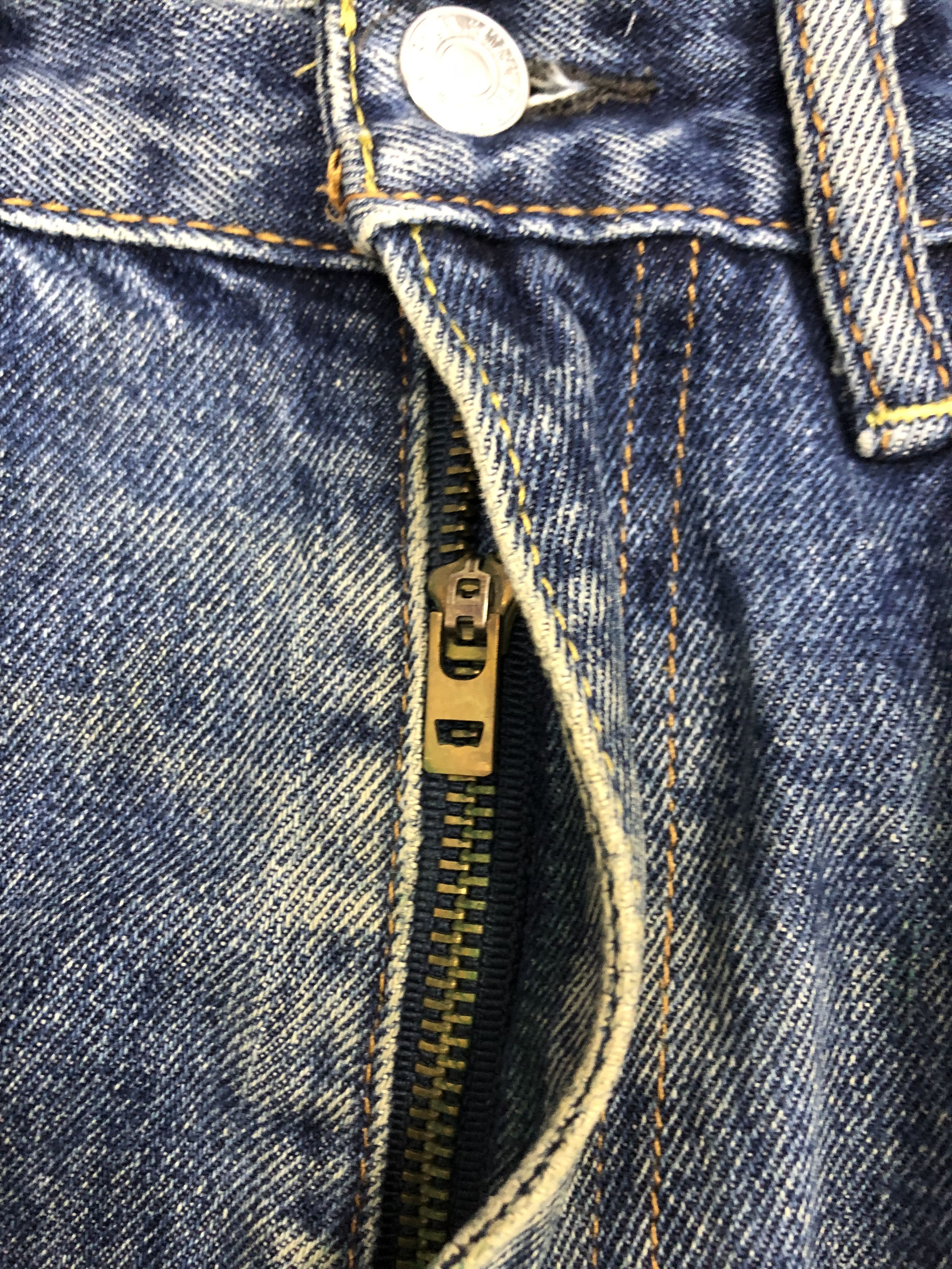 Levi's Vintage Levis 550 Jeans DP0945 Size US 35 - 10 Thumbnail