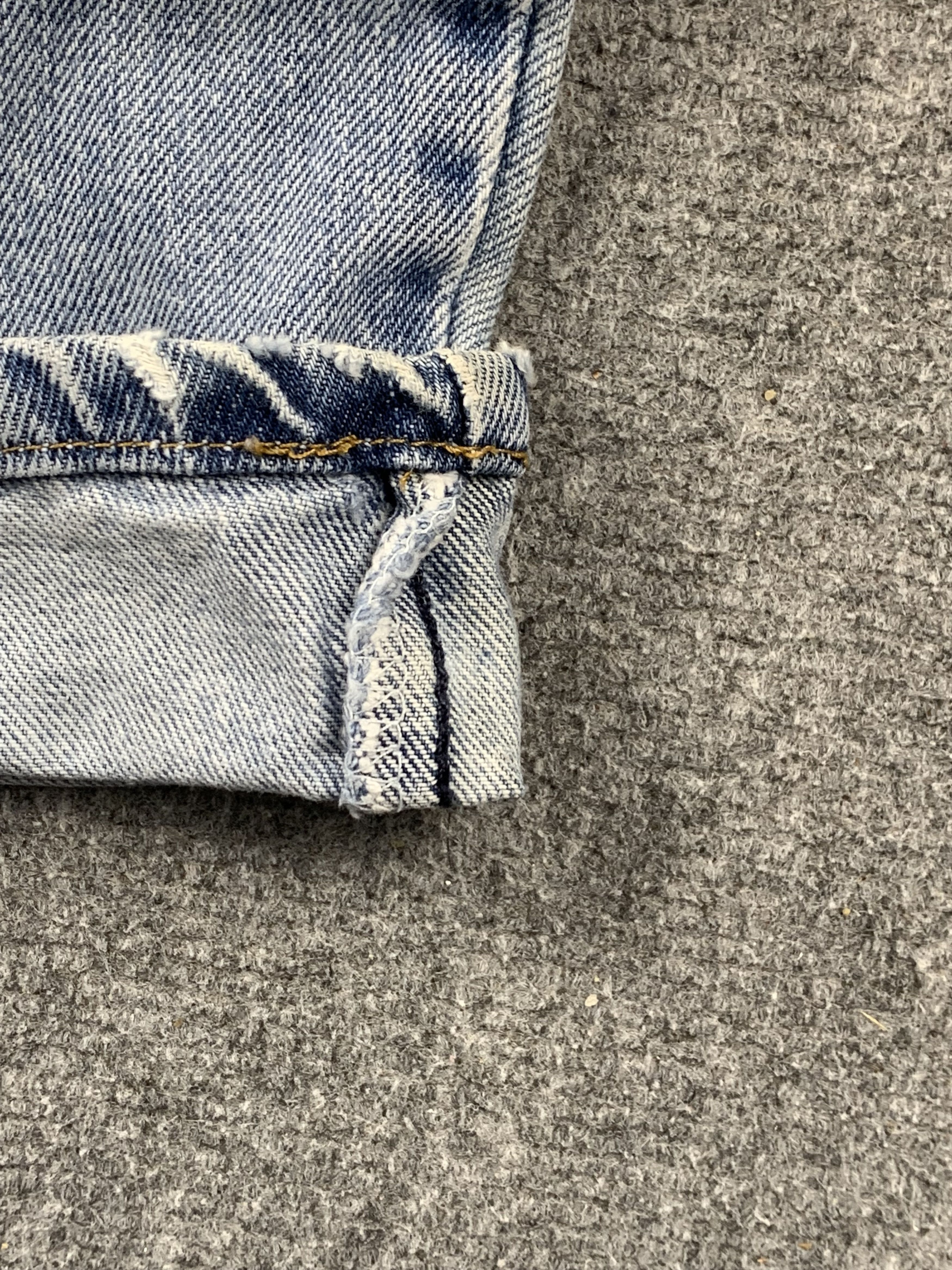Levi's Vintage Levis 560 Light Wash Jeans DP2083 Size US 36 / EU 52 - 6 Thumbnail