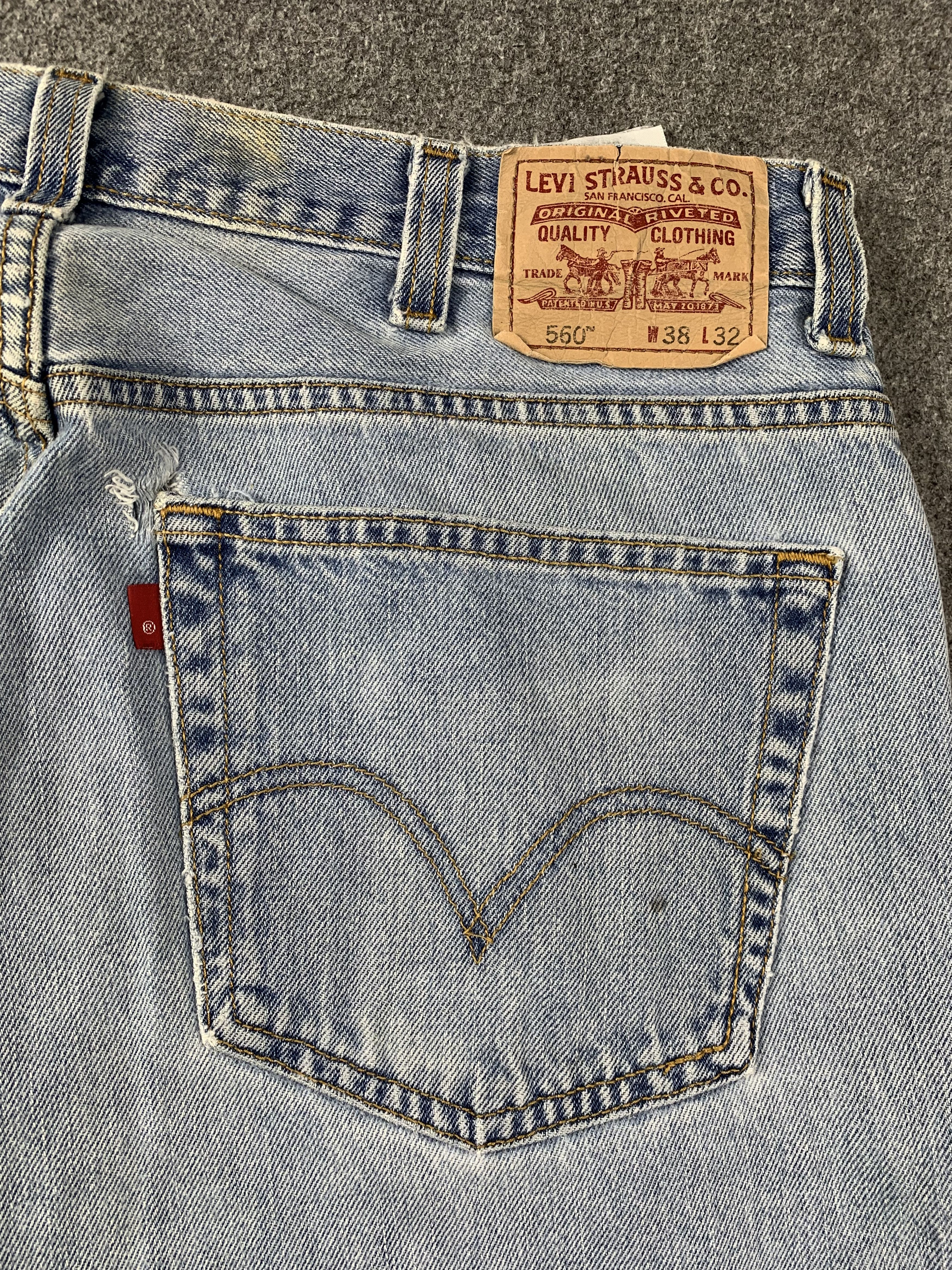 Levi's Vintage Levis 560 Light Wash Jeans DP2083 Size US 36 / EU 52 - 13 Thumbnail
