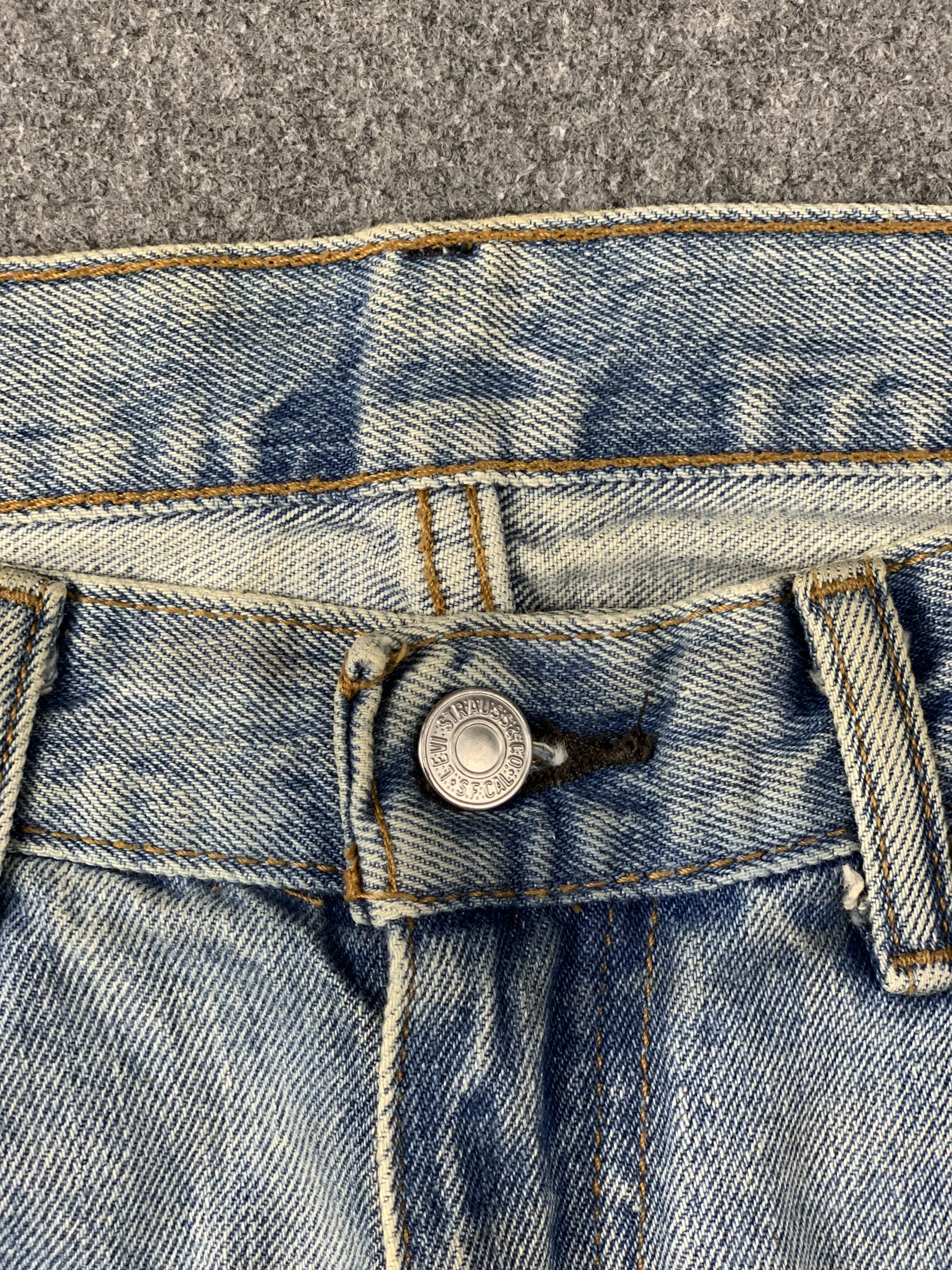 Levi's Vintage Levis 550 Light Wash Jeans DP2084 Size US 31 - 8 Thumbnail