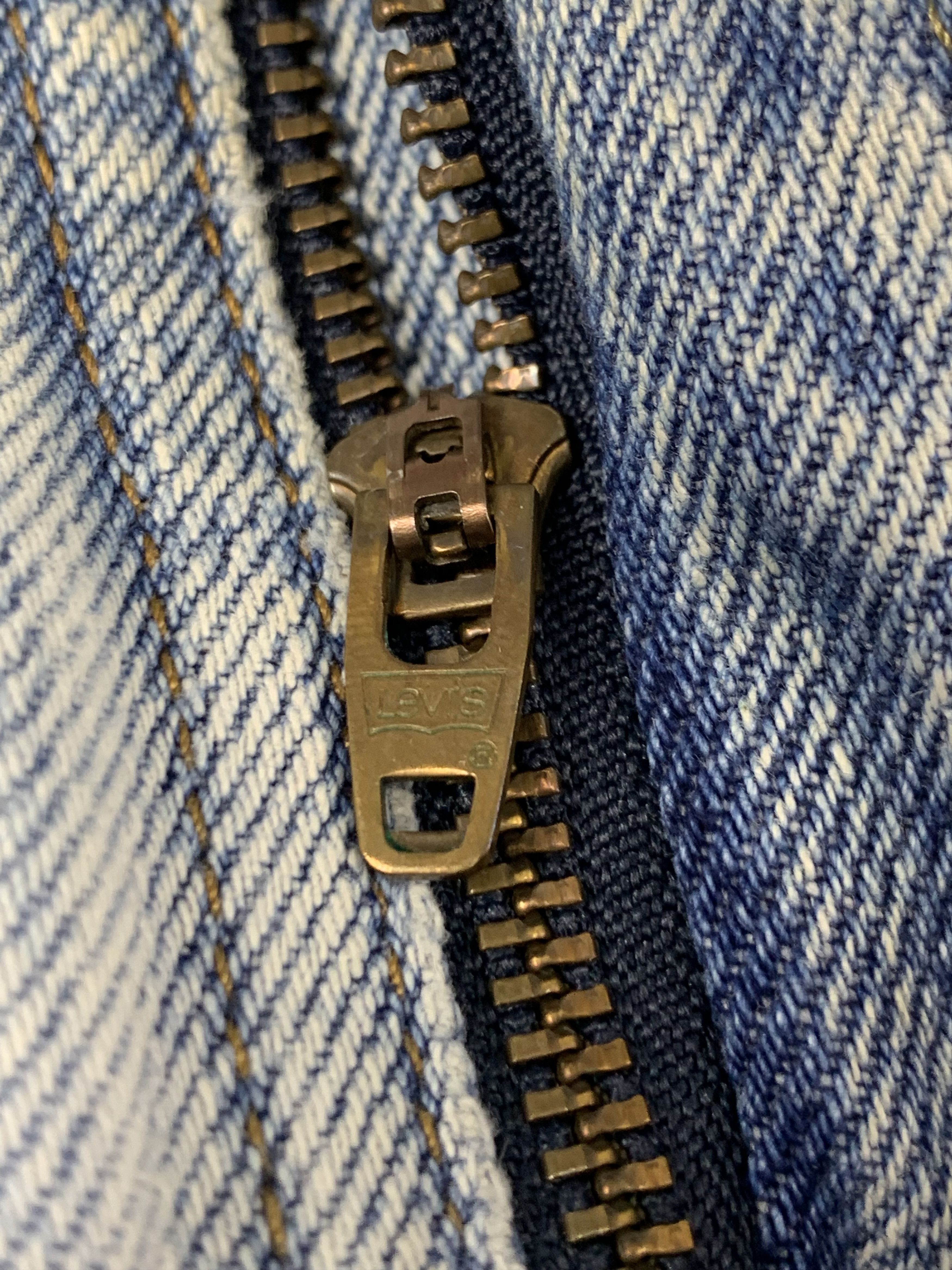 Levi's Vintage Levis 505 Light Wash Jeans DP2094 Size US 35 - 10 Thumbnail