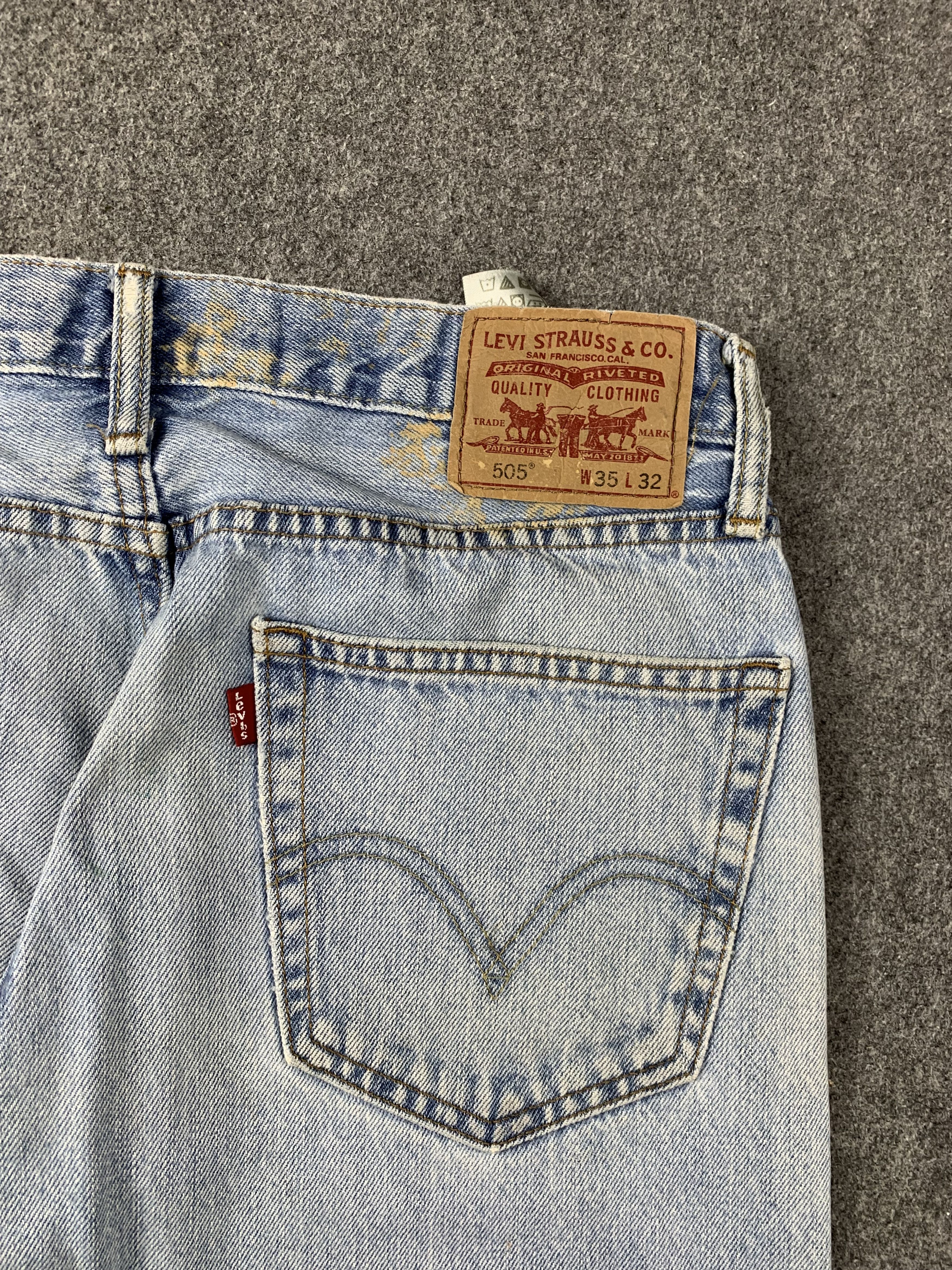 Levi's Vintage Levis 505 Light Wash Jeans DP2094 Size US 35 - 18 Thumbnail