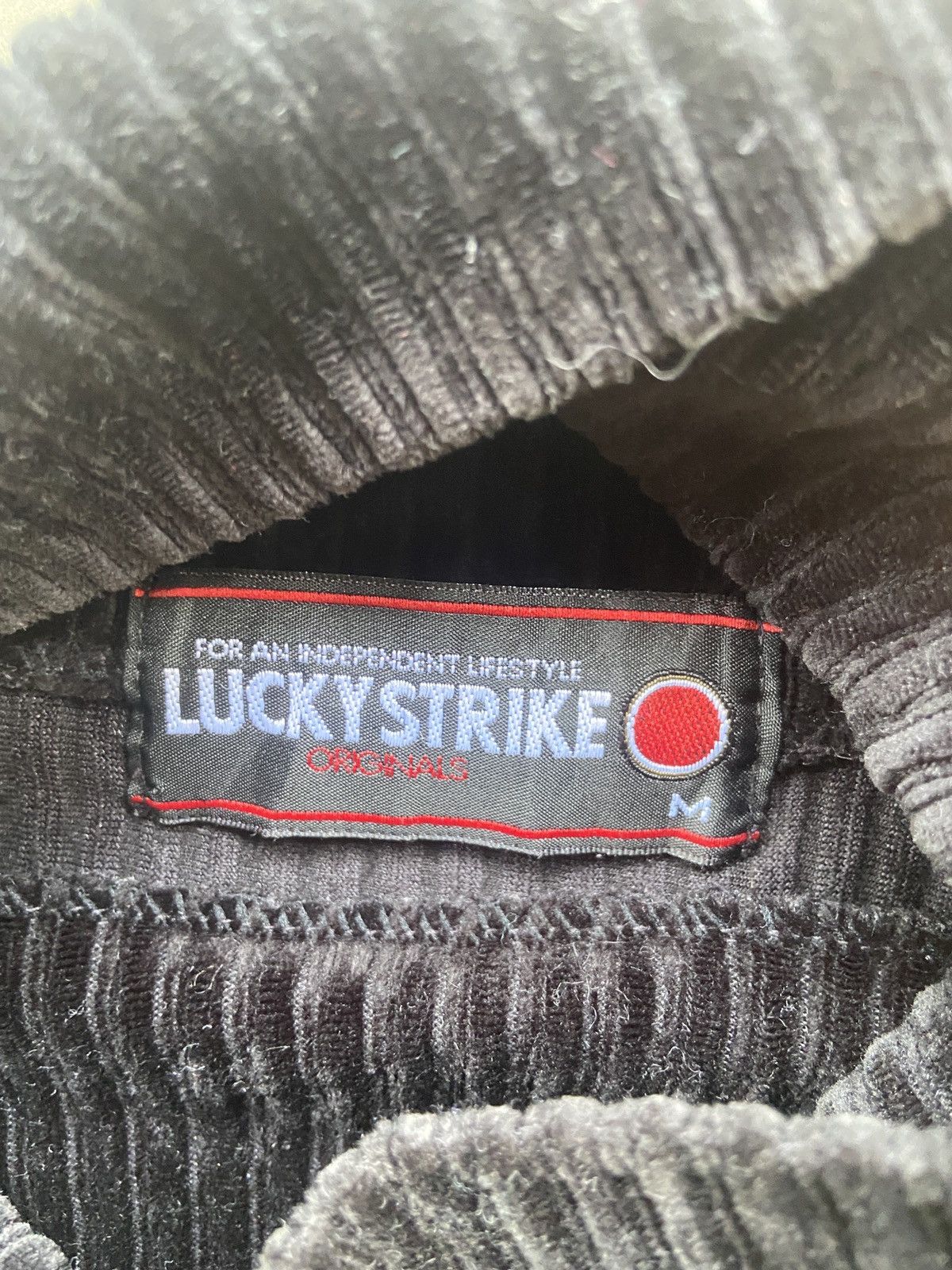 Velvet × Vintage Vintage Lucky Strike Velvet Turtle Neck Sweater Size US M / EU 48-50 / 2 - 4 Thumbnail